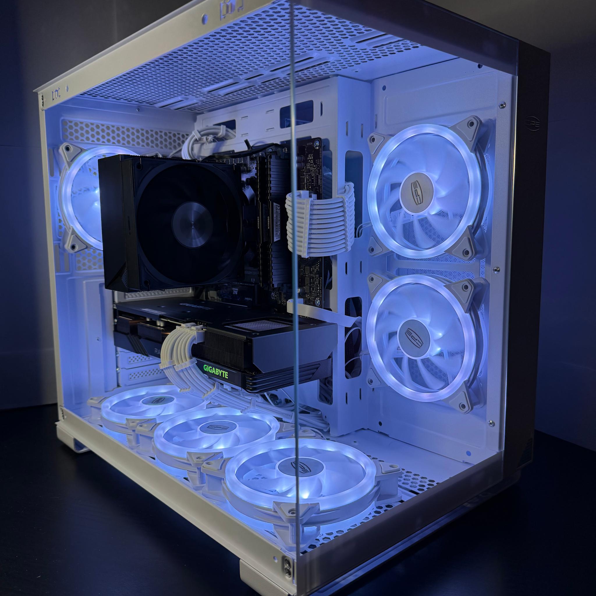 Gaming PC // Gigabyte RX 7600XT 12GB // Ryzen 5 5500 // 16 GB Ram // 1 TB NVME SSD