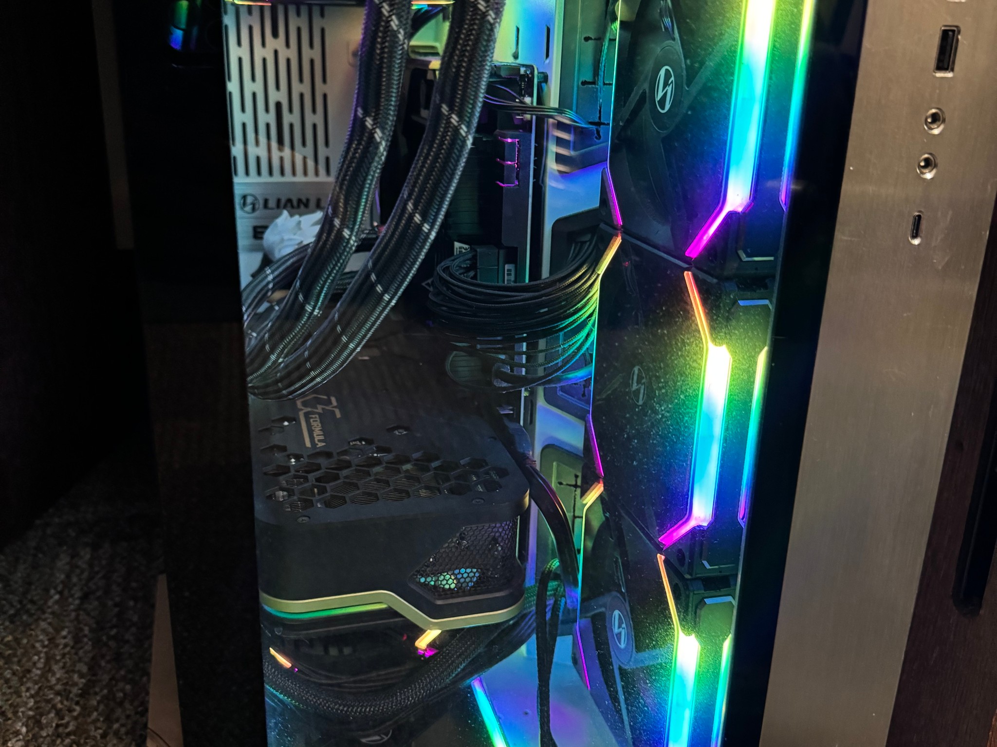 Ryzen 9 5900X | RX 6900 XT | 32GB DDR4 (3600 MT/s) | 1 TB + 250GB SSD | 850W Plat PSU | LianLi O11-D