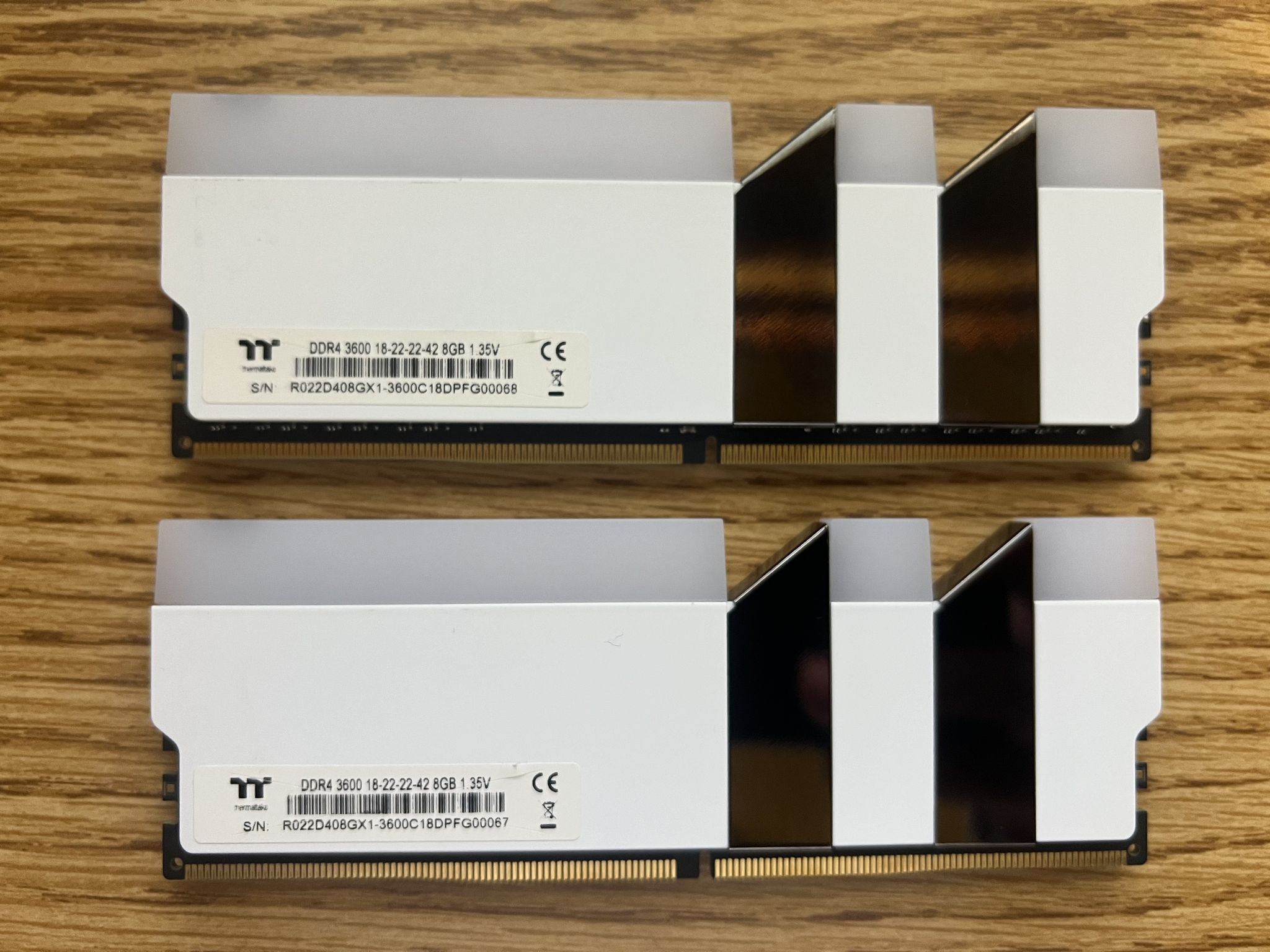 16GB (2x8GB) DDR4-3600MHz CL18 Thermaltake RGB White RAM Memory