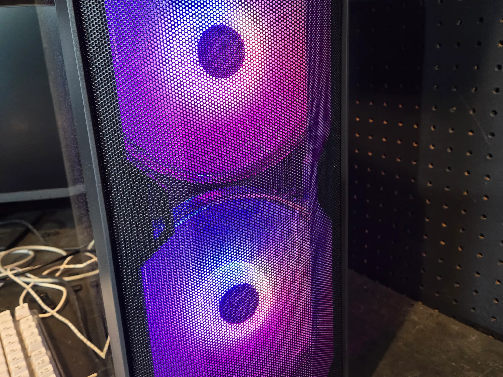 Lian Li 215 Black W/2 RGB 200MM Fans W/1 Non-RGB 120mm fan in rear