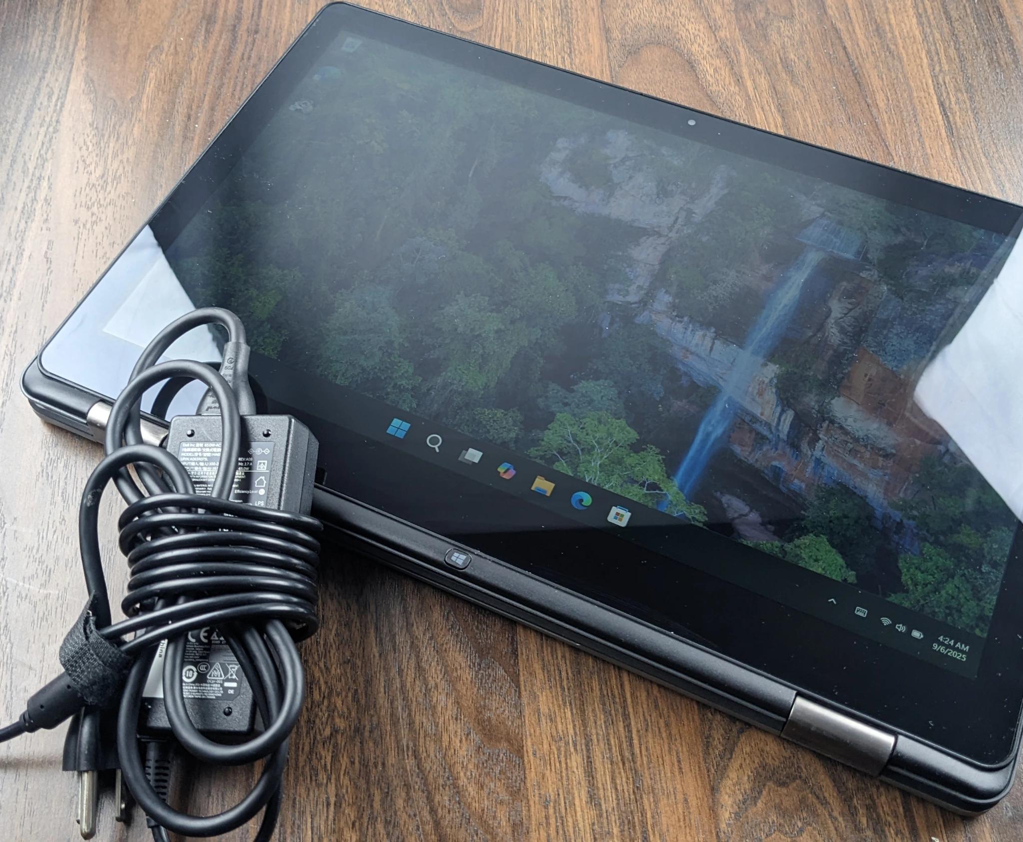 15.6" Dell Insperion 7558 2 in 1, i7-5500u, 8GB Ram, 240GB SSD