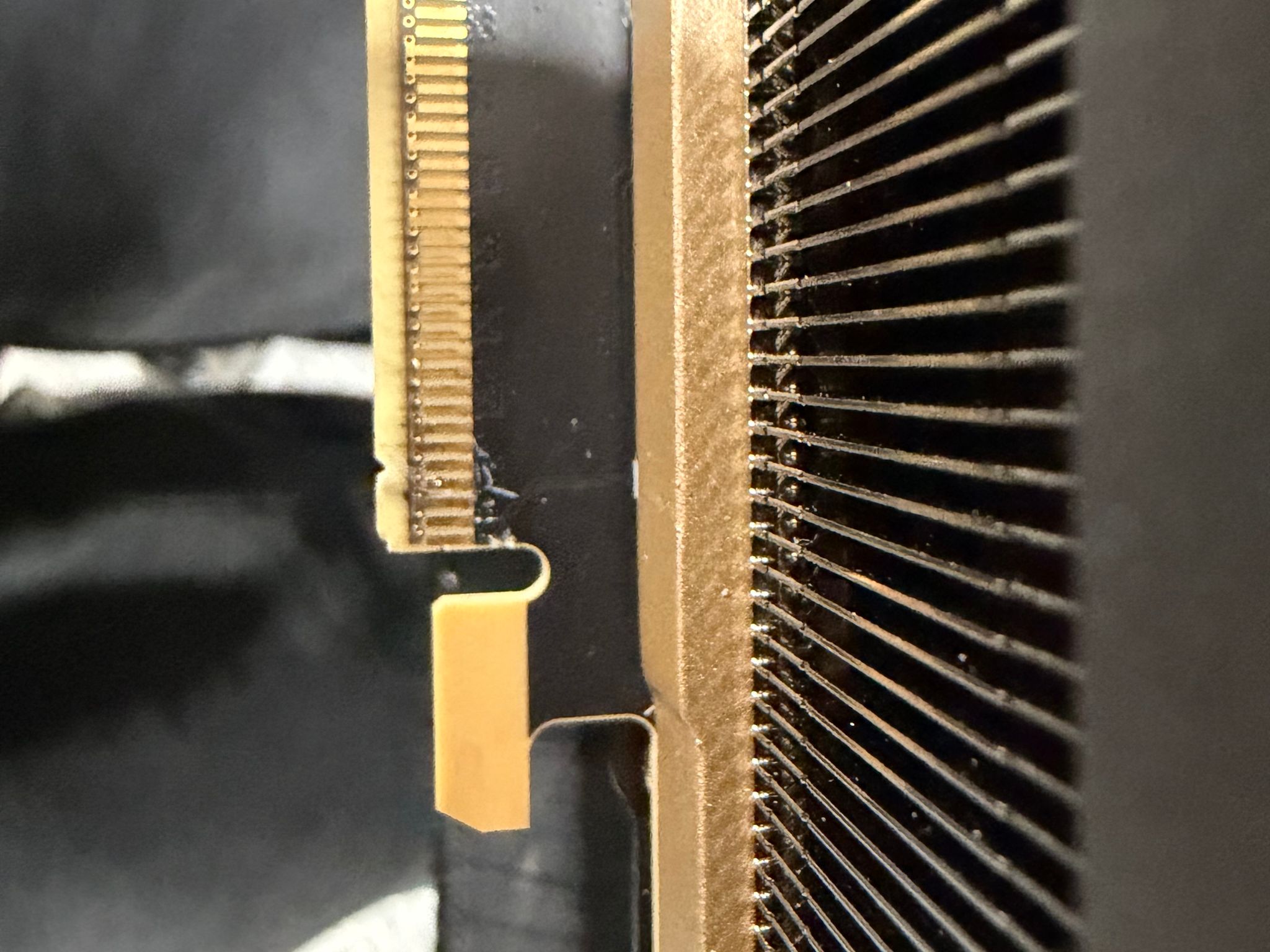 ZOTAC GAMING GeForce RTX 5090 SOLID OC(pcb damage, card works)