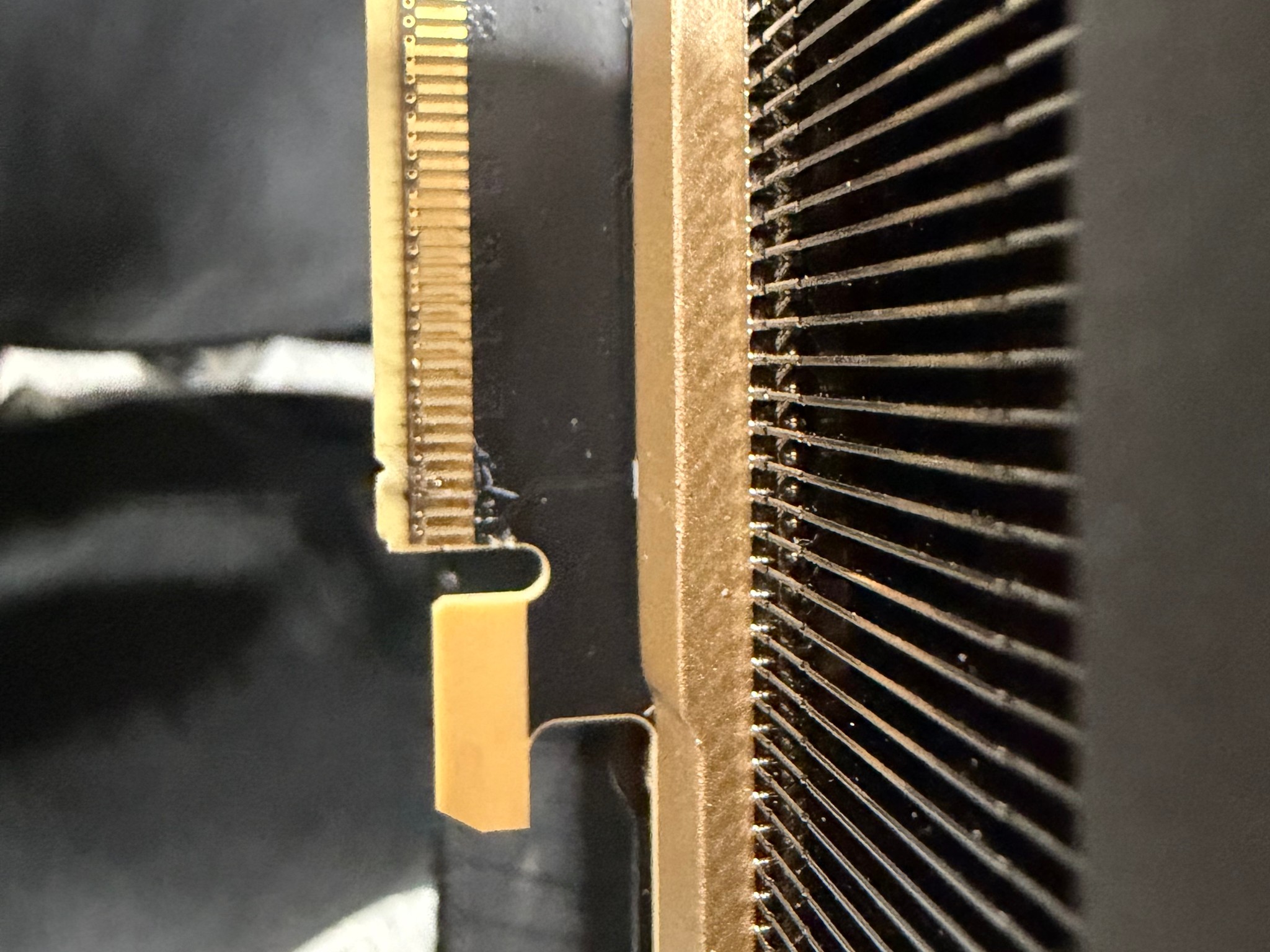 ZOTAC GAMING GeForce RTX 5090 SOLID OC(pcb damage, card works)