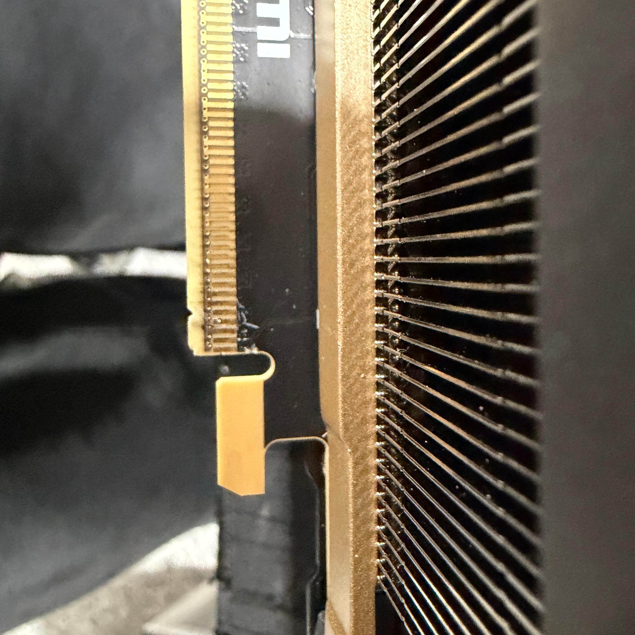 ZOTAC GAMING GeForce RTX 5090 SOLID OC(pcb damage, card works)