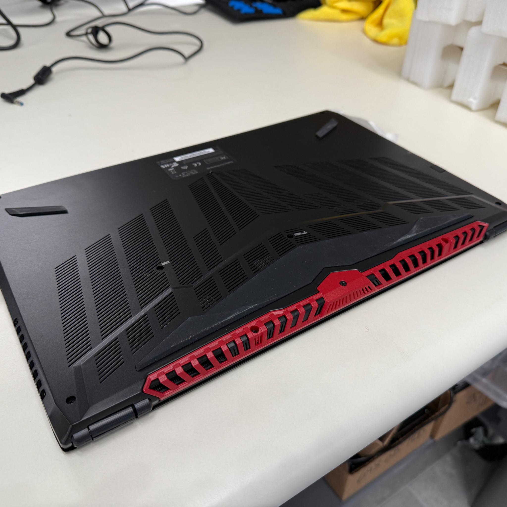Clevo P957HR- i7-7700HQ+GTX 1070+8GB Ram+256 SSD+W10