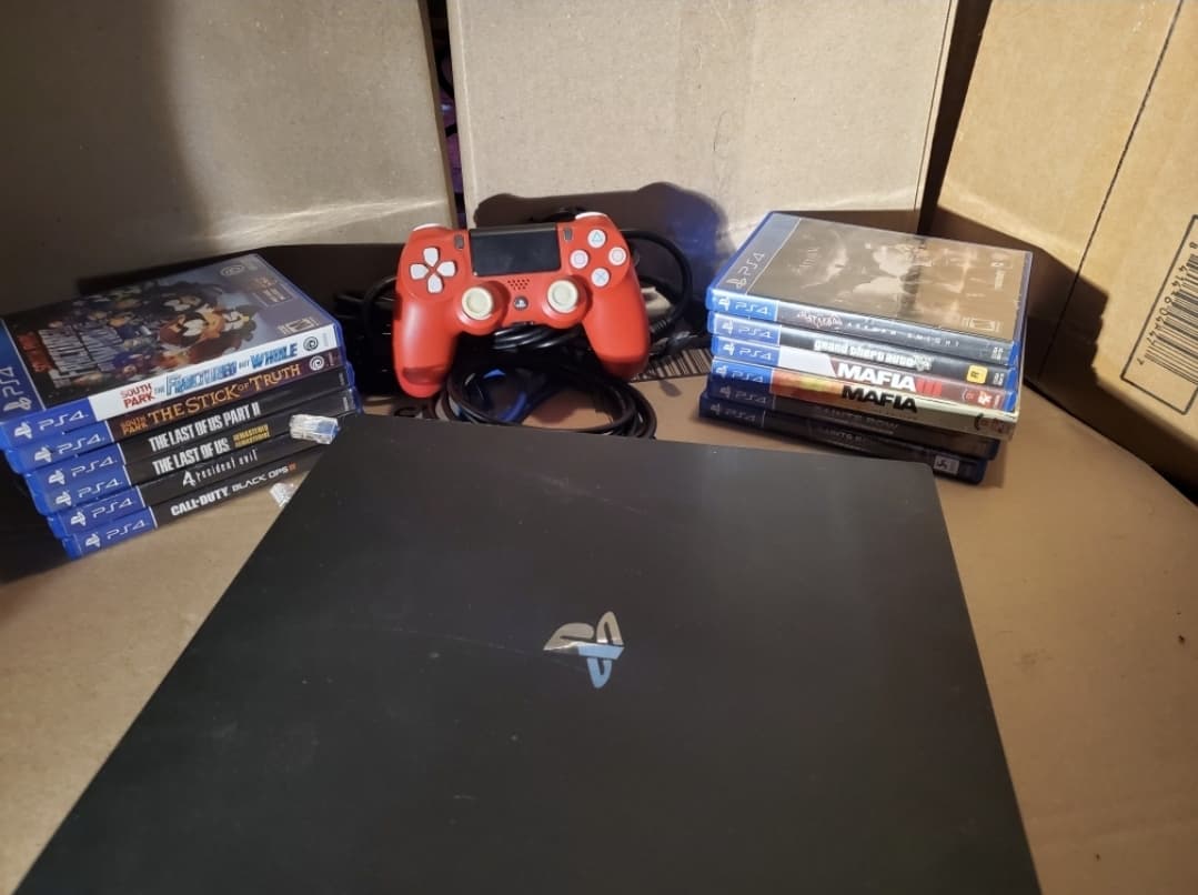 PS4 pro 1TB, w/12 games, OEM controller Bundle