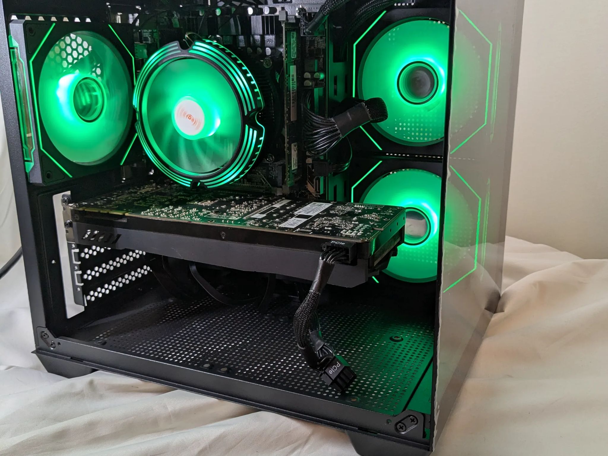 GTX 1080 | 14 cores 28 threads | 32 GB RAM | Windows 11 home