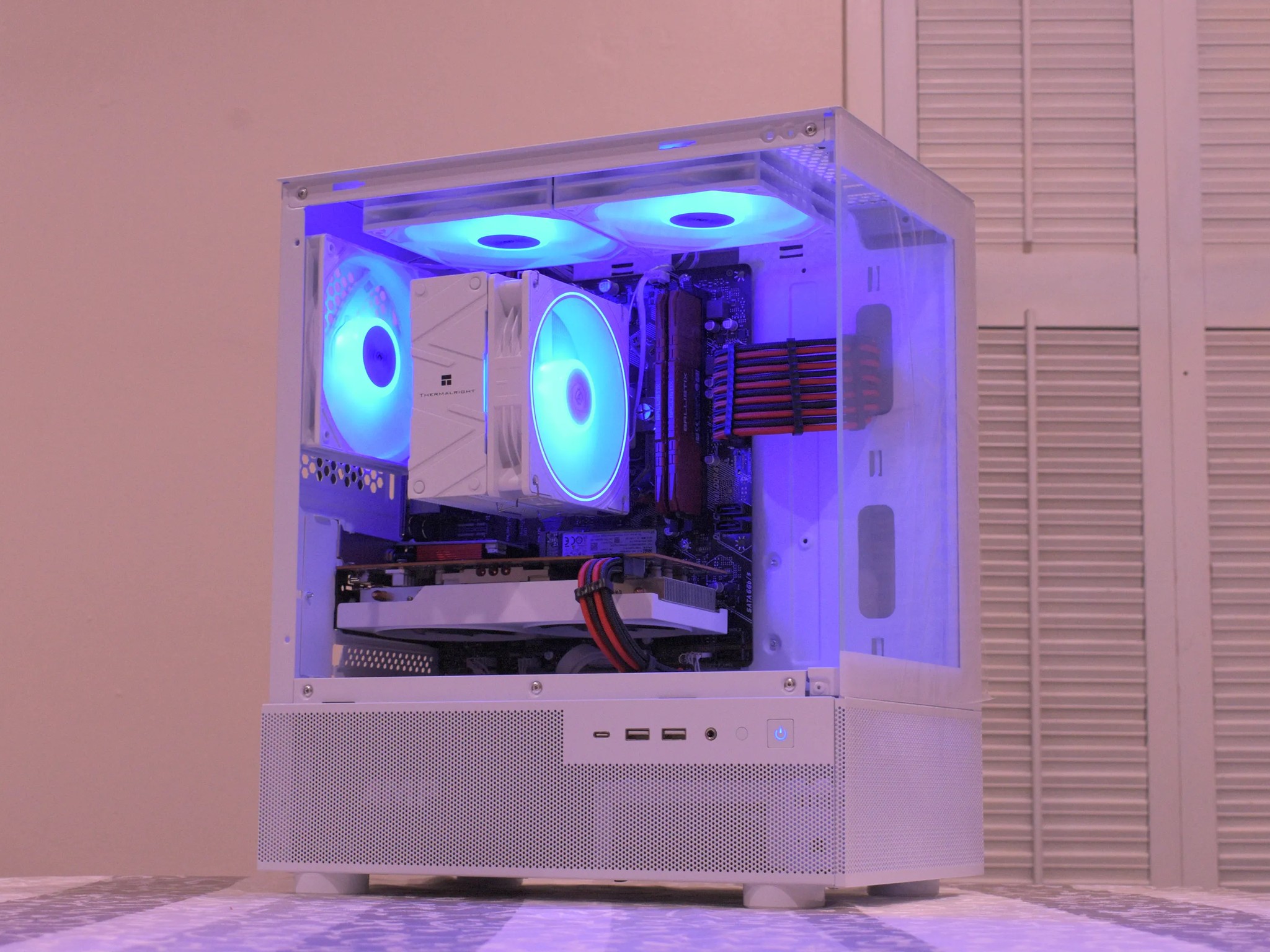 1080p Beast | Ryzen 5 3600 | RX 6600 8GB | 32GB DDR4 | 1TB nVME SSD | 1080p White/Red Gaming PC RGB