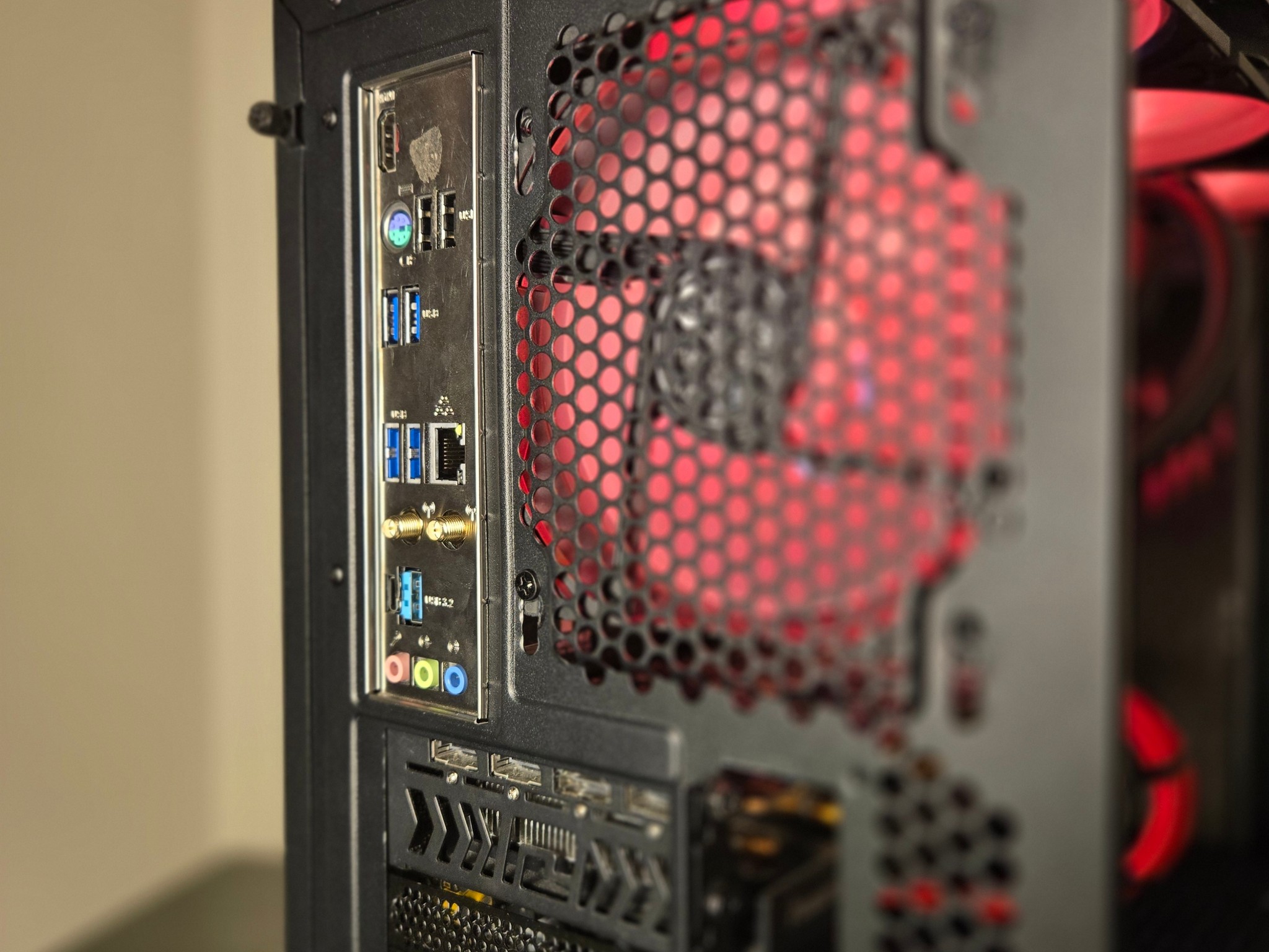 RX 6650 XT | Ryzen 5 5600 | 16gb DDR4 | 1tb Storage👏🏽