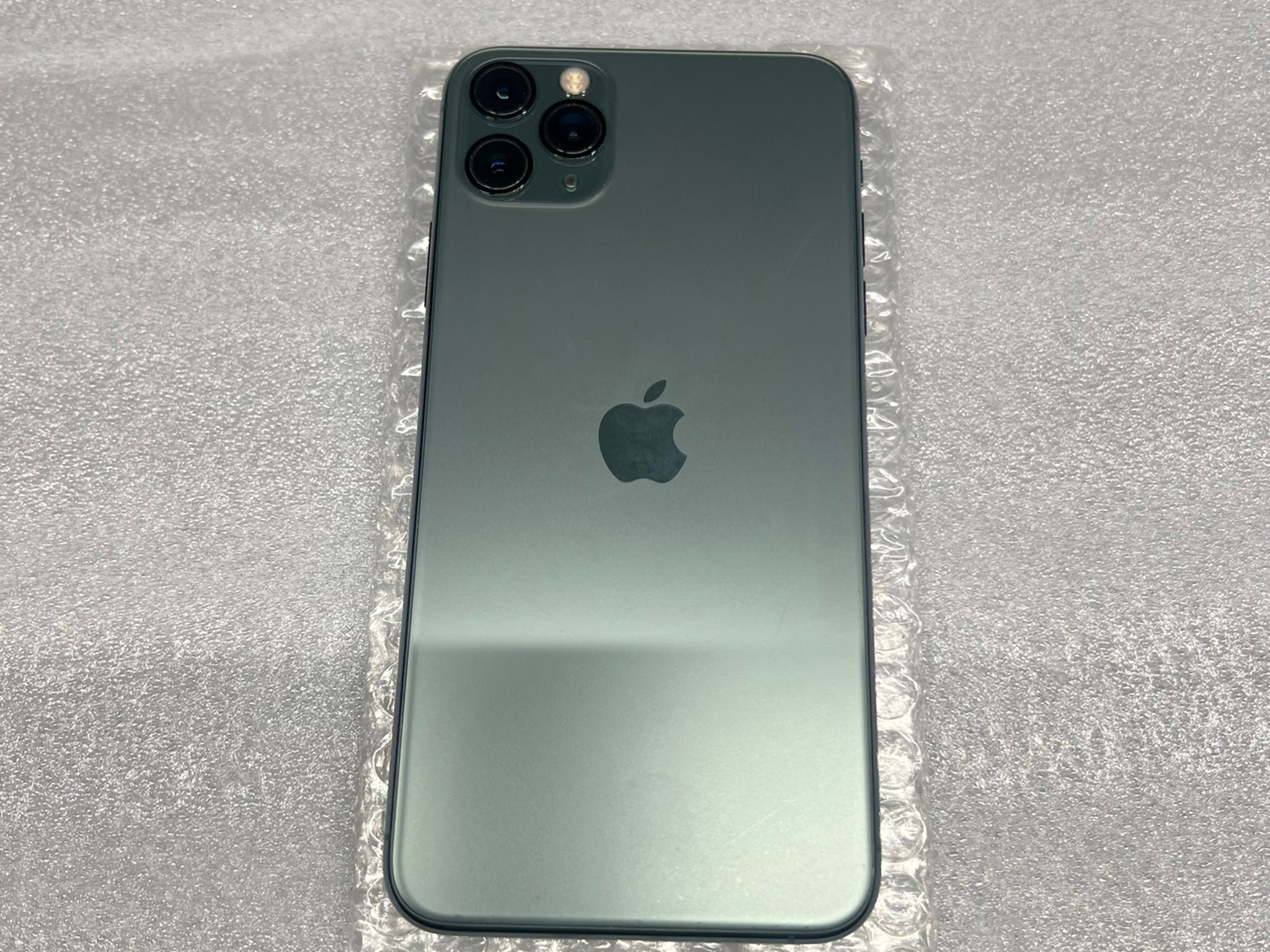 Apple iPhone 11 Pro Max – Unlocked – 64 GB – Midnight Green