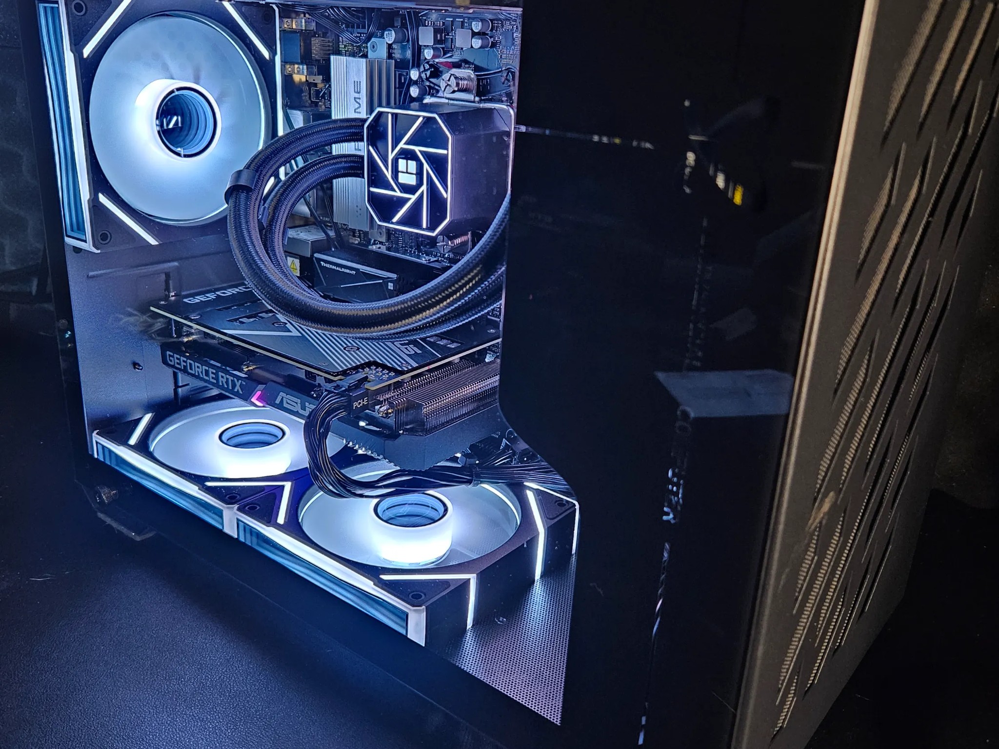 Scratch sale!! Portable liquid cooled RIG Ryzen 7 7800X3D / 32GB / 2TB SSD / RTX3060