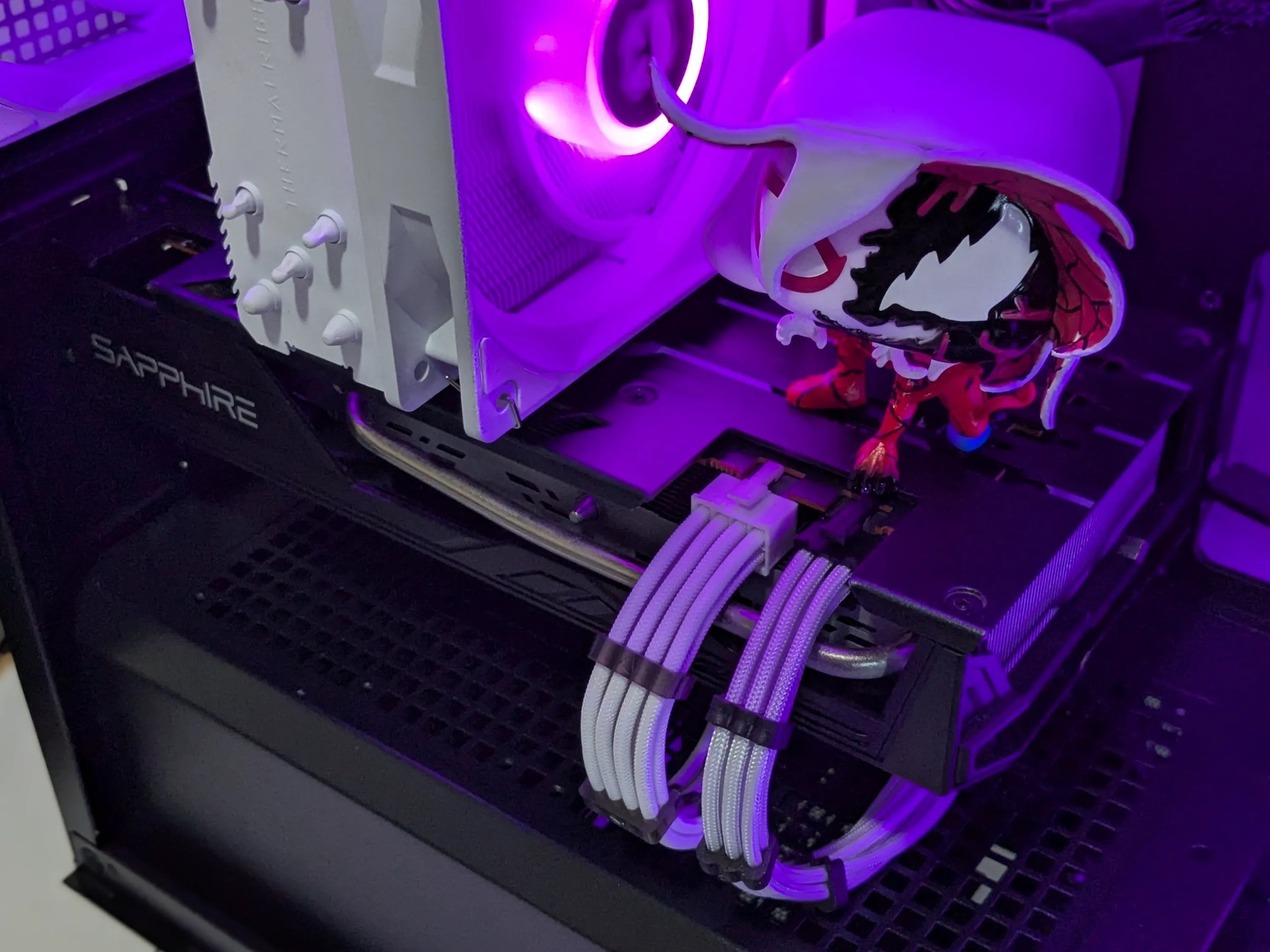⚪White Xeon🔥1080p Gaming PC⚪RX 5700XT⚪Intel E5-2680v3(12-c/24-t)⚪16GB DDR4⚪1TB NVMe SSD⚪️Windows 10