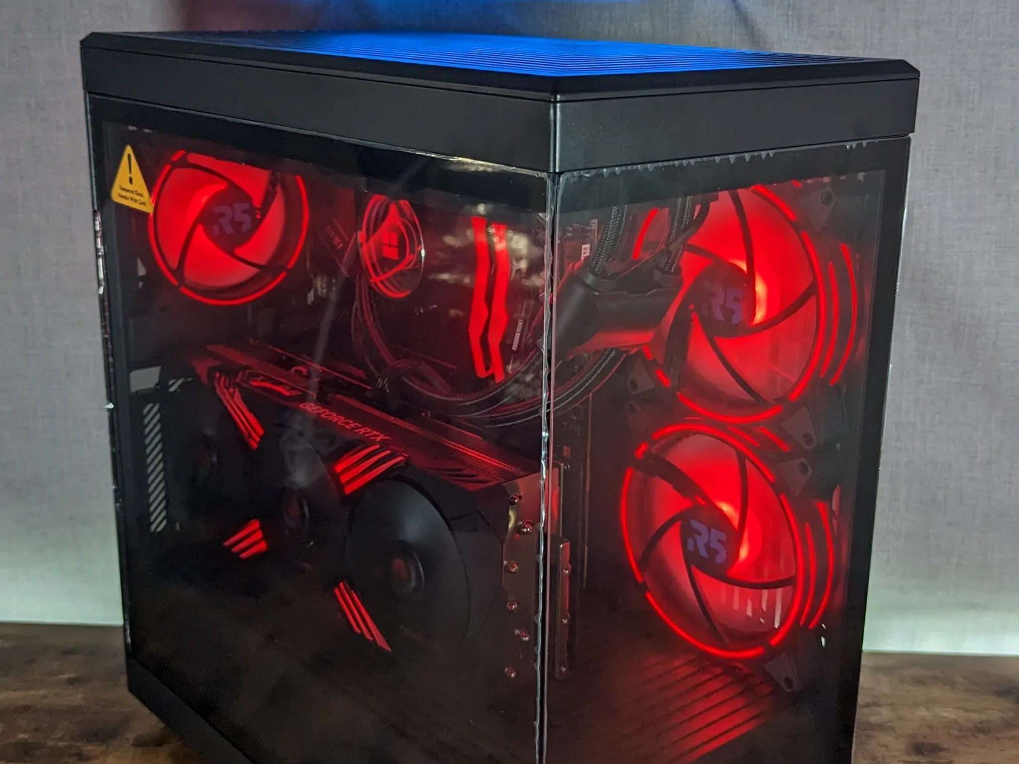 RTX 4080 // Ryzen 9 7950x // 32GB 6000Mhz DDR5 // 2TB Samsung 980 Pro // WiFi