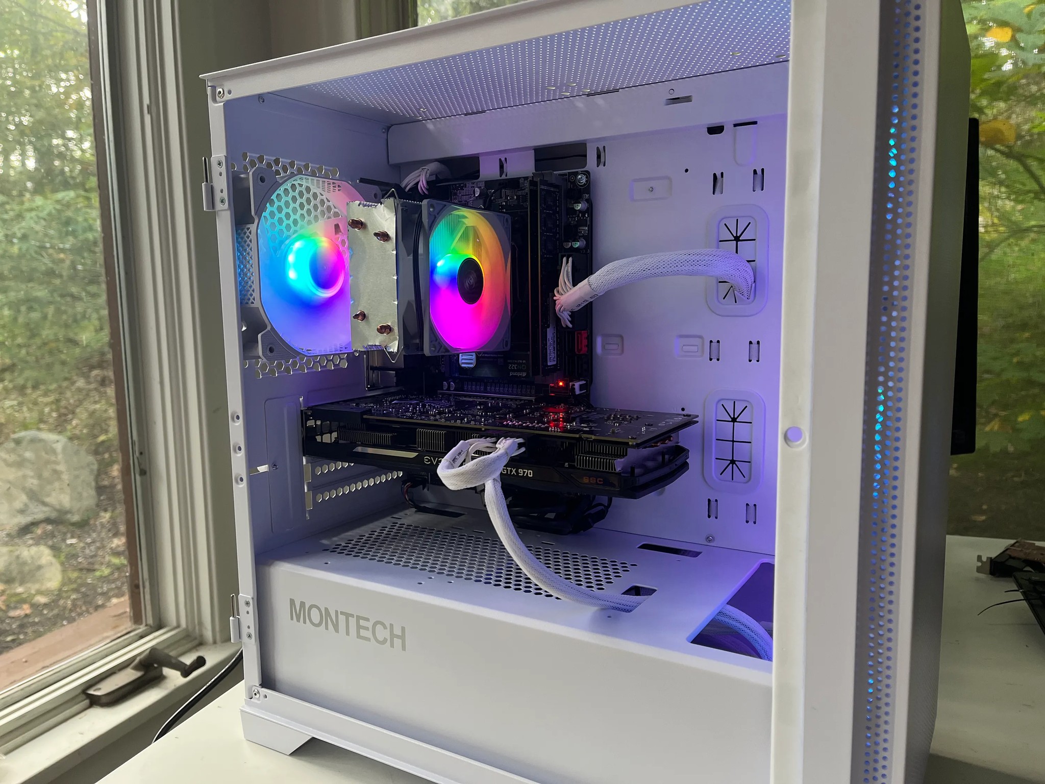 Budget White Gaming PC | Intel I5 | GTX 970 | 1tb SSD | Windows 10 Activated