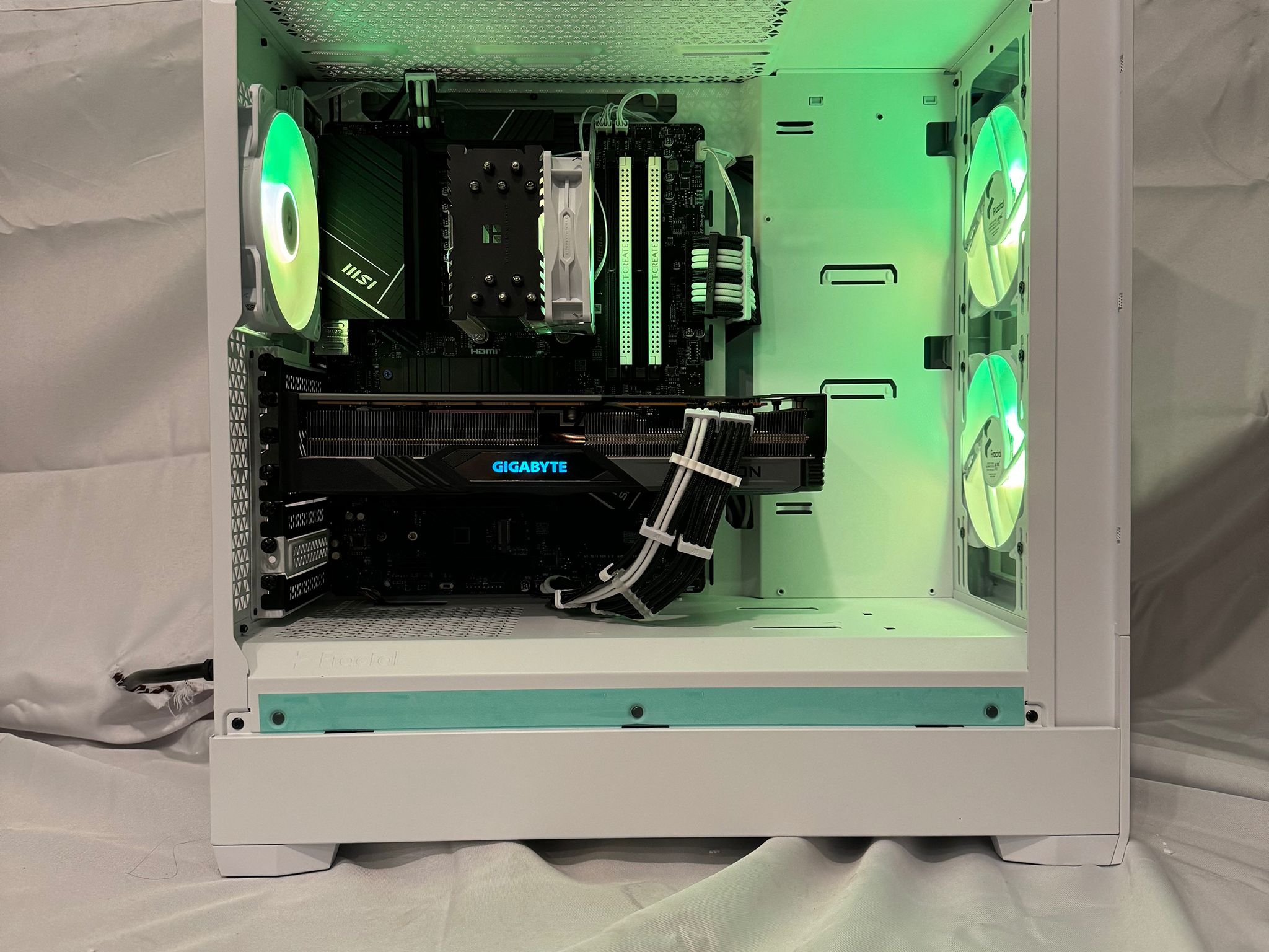 "The Golden Standard" Ryzen 5 7500f, Rx 7800xt, 32gb, WiFi gaming pc