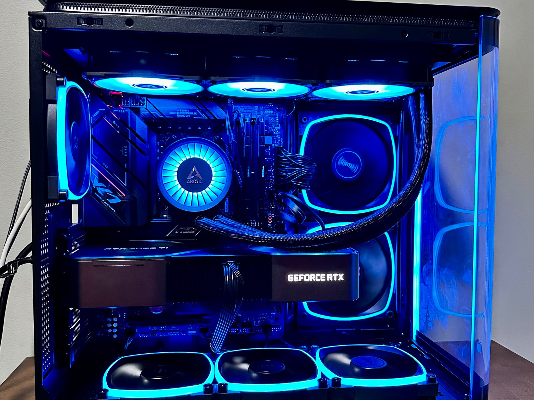 Ryzen 9 7900x 3090TI Founders Edition ARGB...REVERSE BLADE FANS