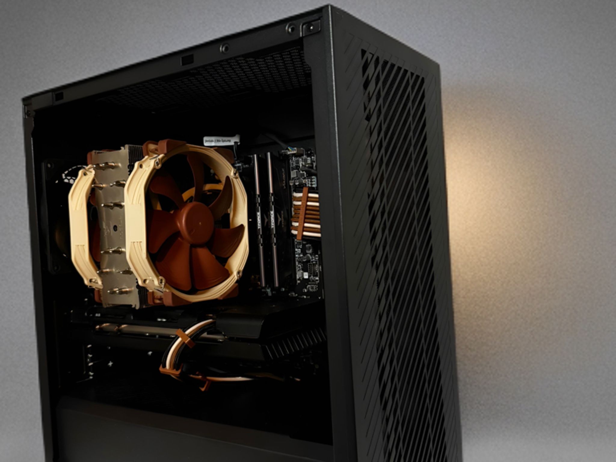 🦉🏴DARKNIGHT🏴🦉| RYZEN 7 2700X | RX 5500XT | 32GB DDR4 | 1TB SSD | BT+WIFI | **NOCTUA EDITION**