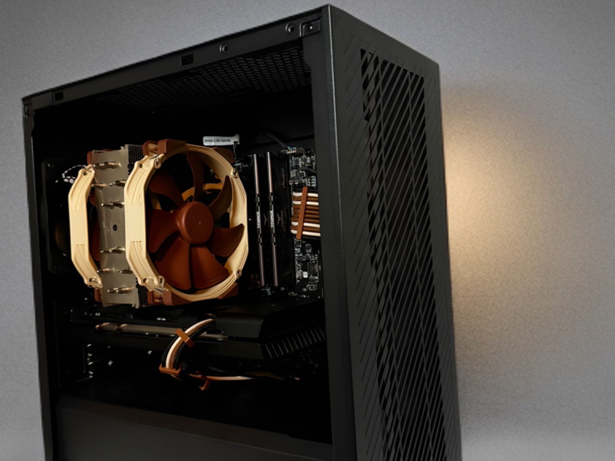 🦉🏴DARKNIGHT🏴🦉| RYZEN 7 2700X | RX 5500XT | 32GB DDR4 | 1TB SSD | BT+WIFI | **NOCTUA EDITION**