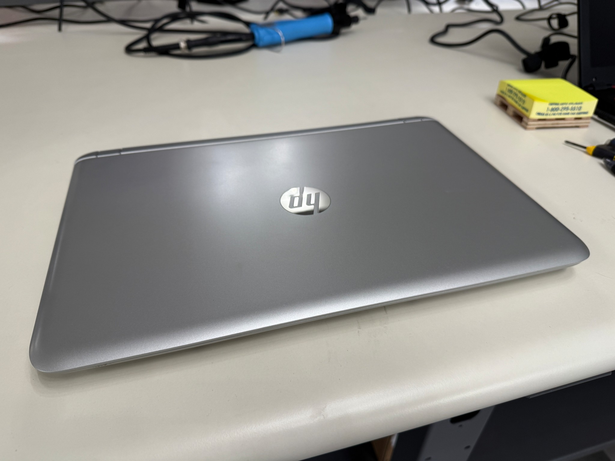 HP Pavilion- A8-7410+Radeon R5+8GB Ram+256 SSD+W10