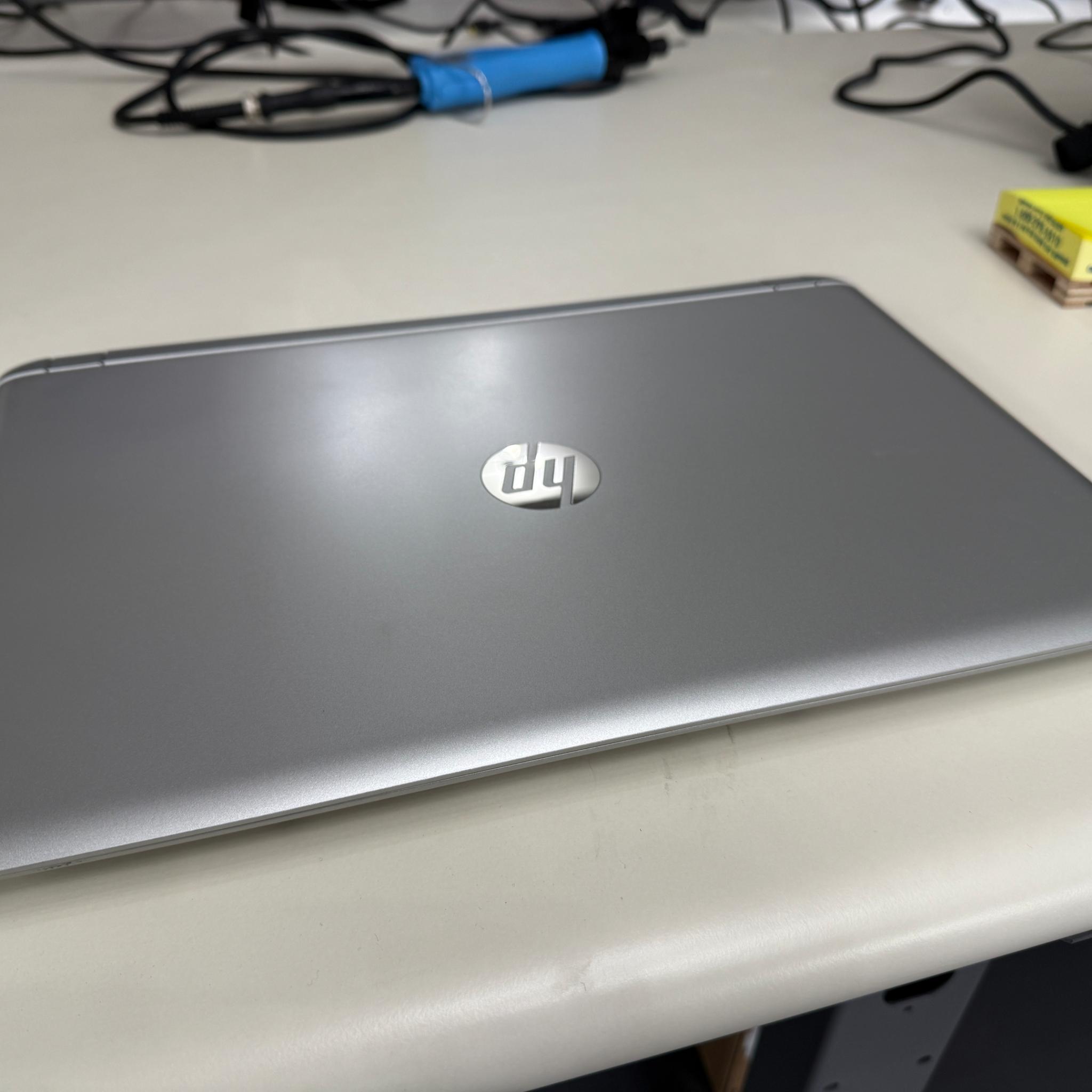 HP Pavilion- A8-7410+Radeon R5+8GB Ram+256 SSD+W10