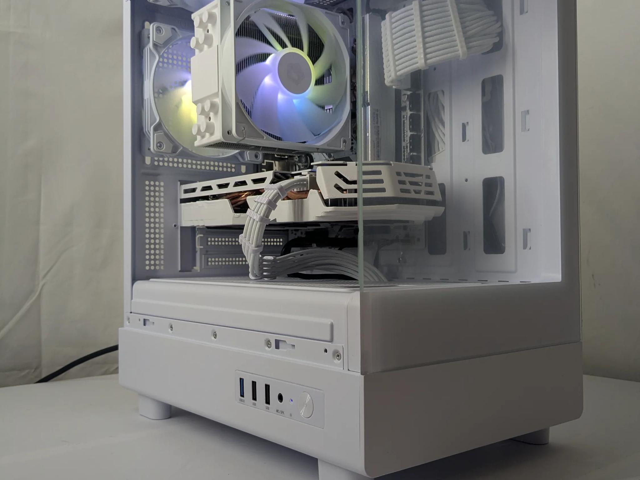 White-Themed Gaming PC – RX 580 | Ryzen 7 1700 | 16GB RAM | 500GB NVMe SSD