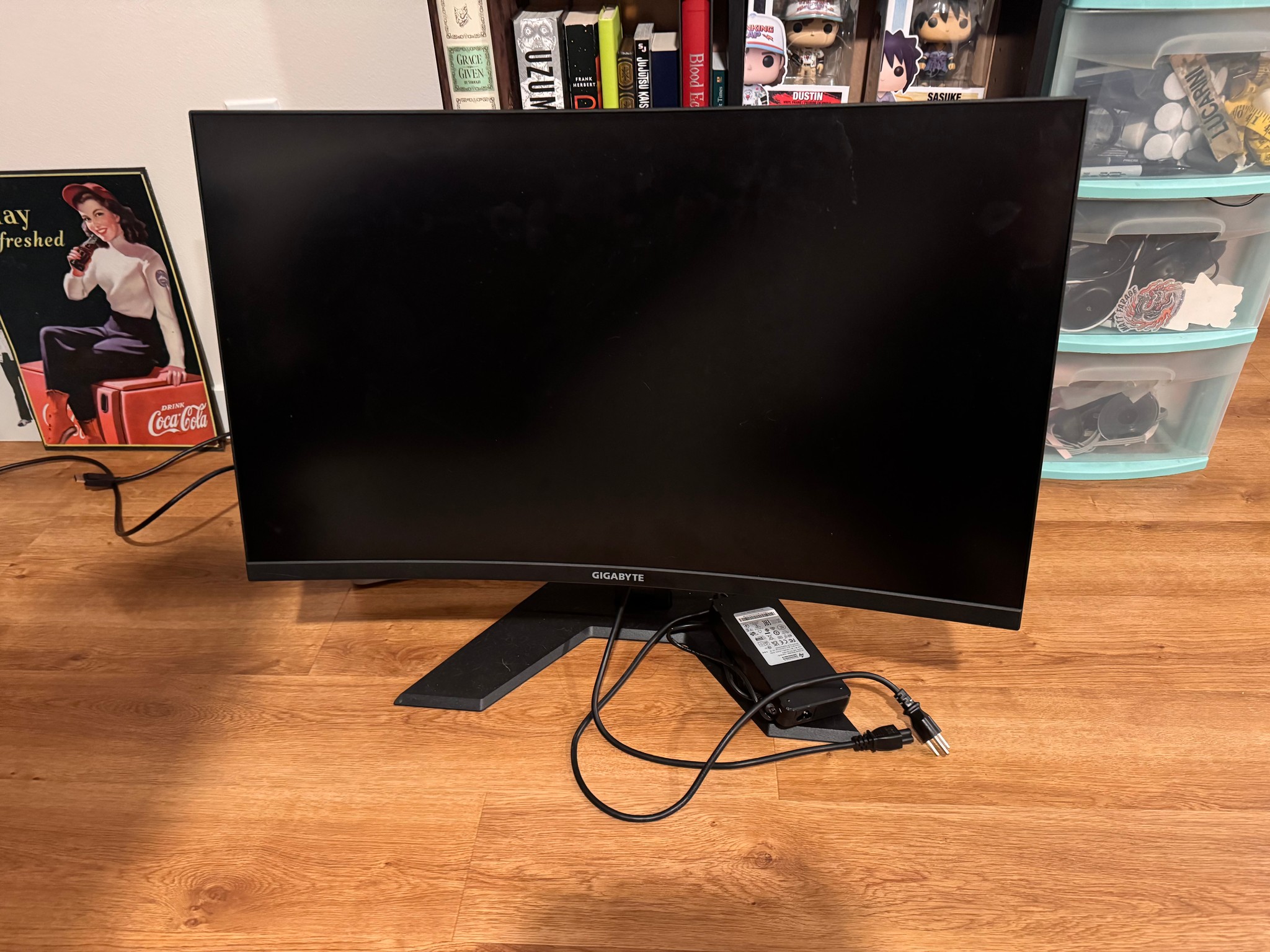 Used gigabyte 32” LCD VA 144hz gaming monitor.