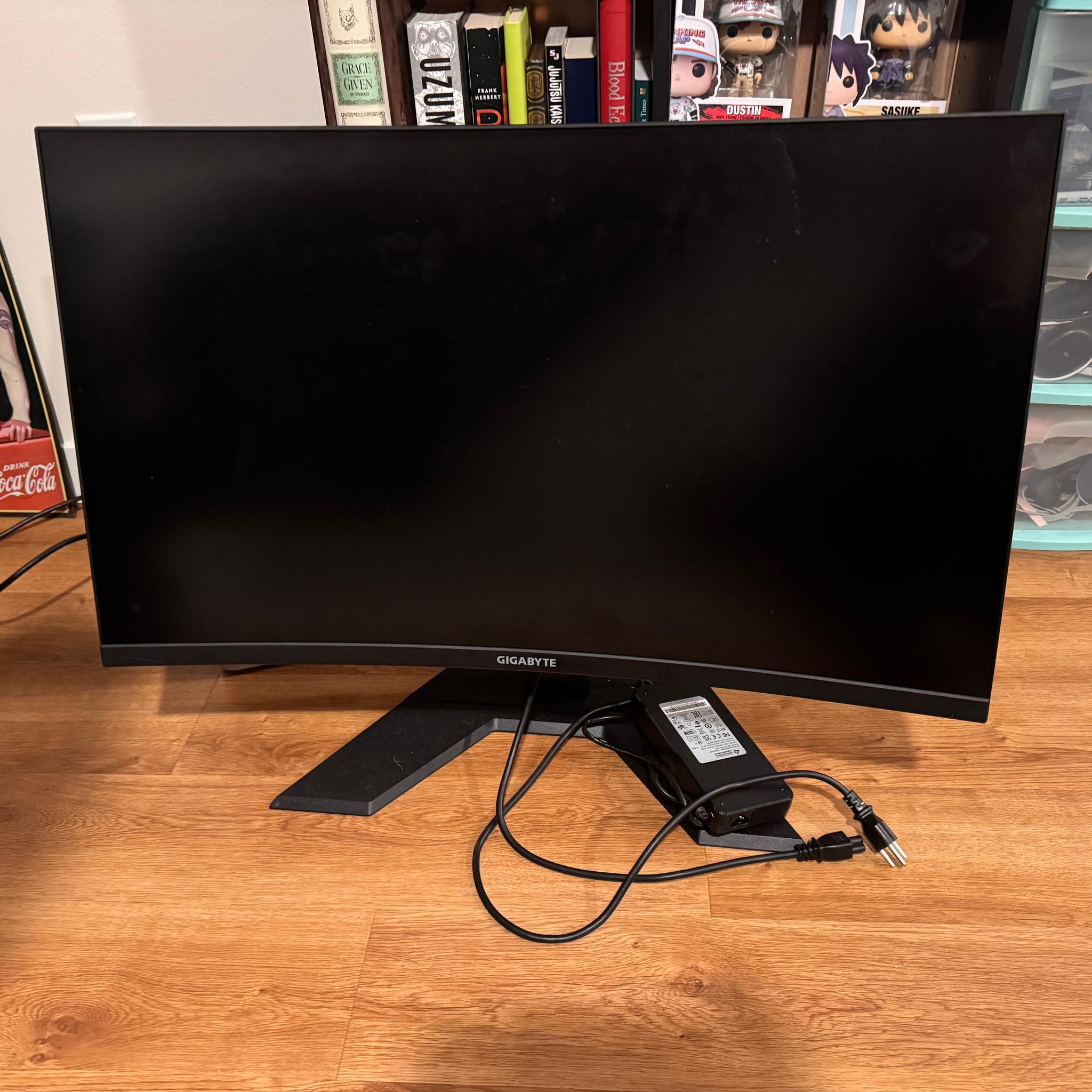 Used gigabyte 32” LCD VA 144hz gaming monitor.