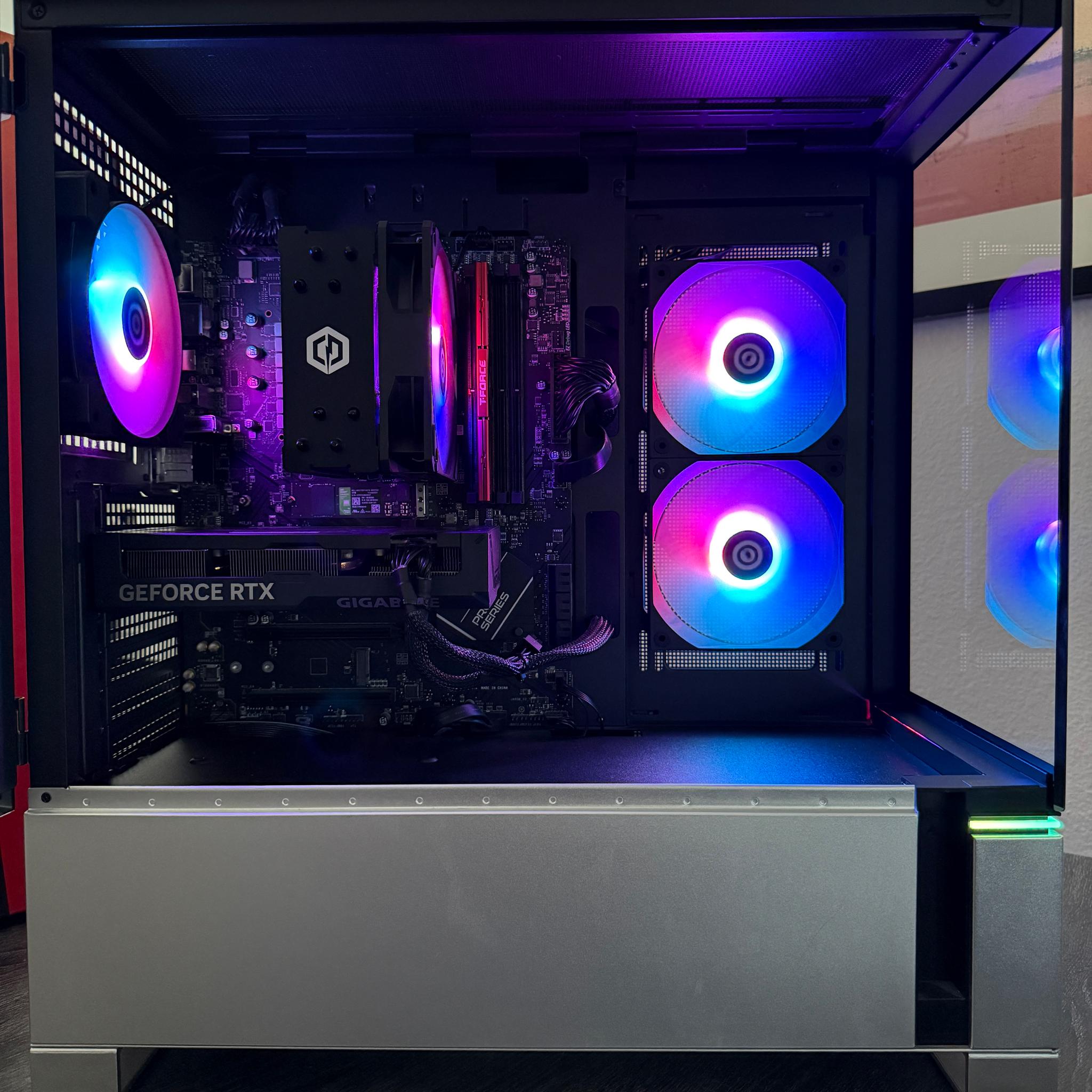 Cyberpower PC RTX 4060 Ti 8gb - Ryzen 7 8700F 4.1 GHz 16 gb DDR5 ram