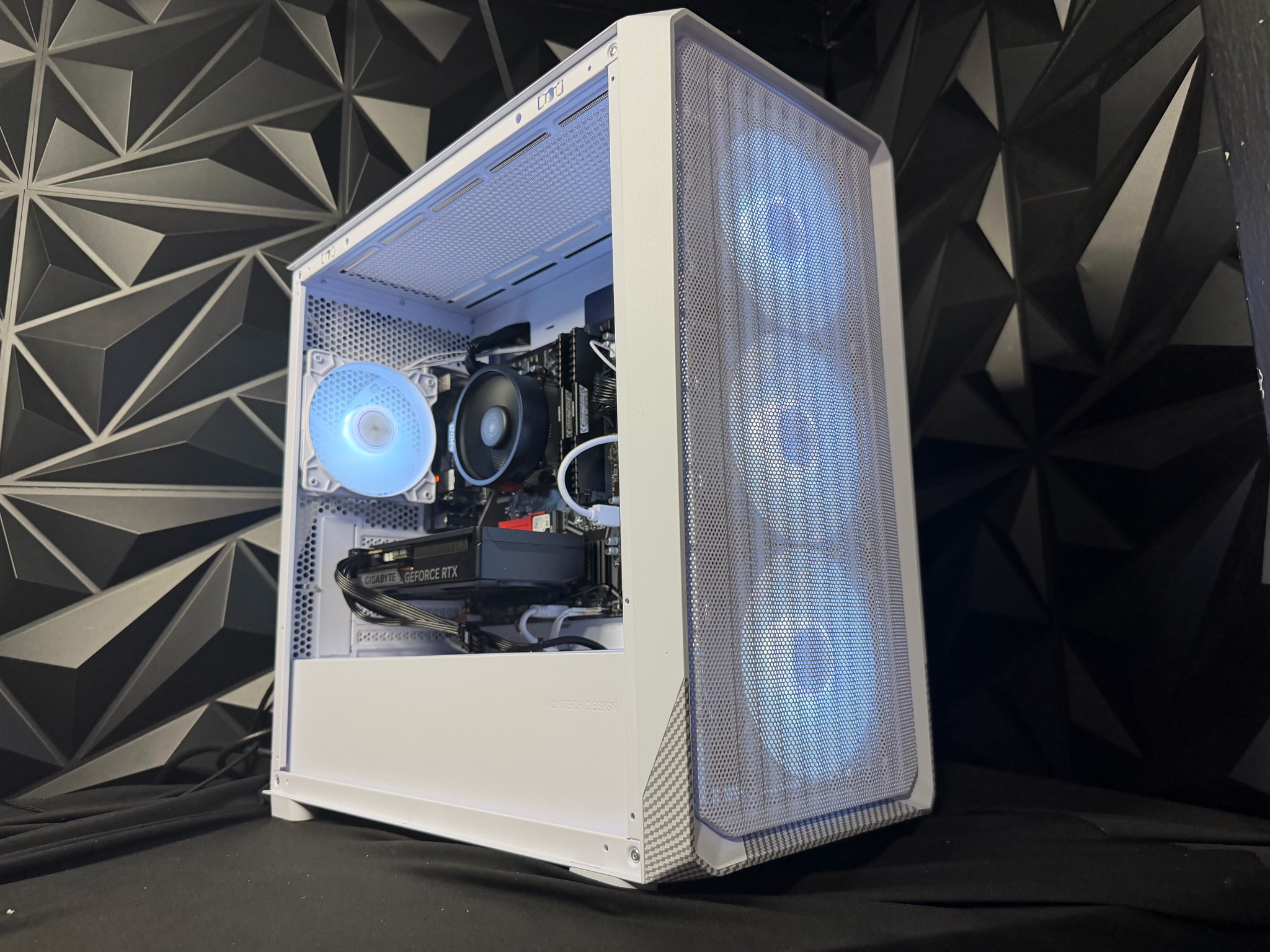 🖤🔥 BLACK GUTS 5560 🔥🖤 Ryzen 5 5500| RTX 5060| 16 GB DDR4| 750 GB NVMe|650W PSU