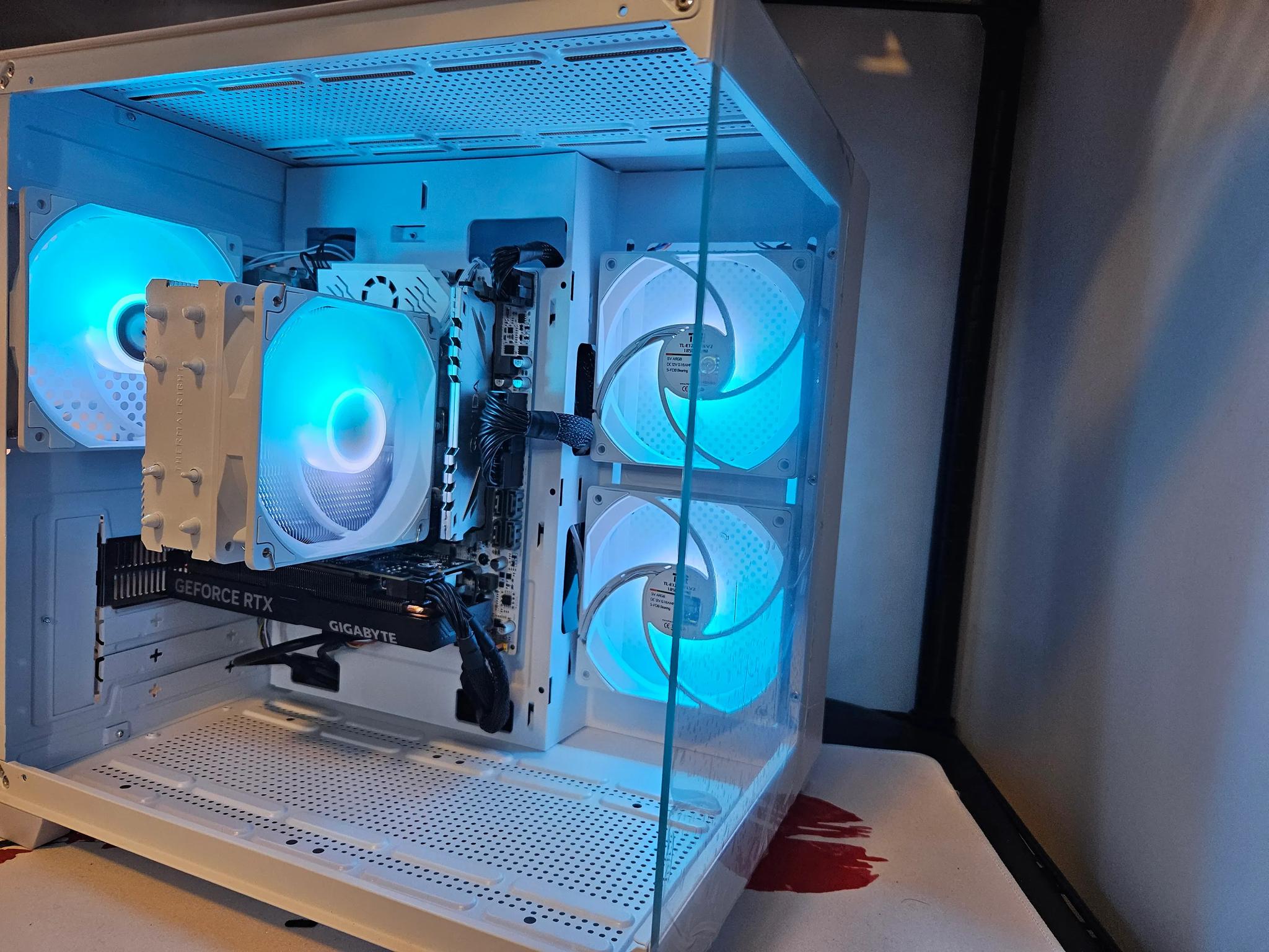 Dent sale Arctic Rig Intel 14 Core / 32GB DDR4 / 2TB SSD / RTX 4060