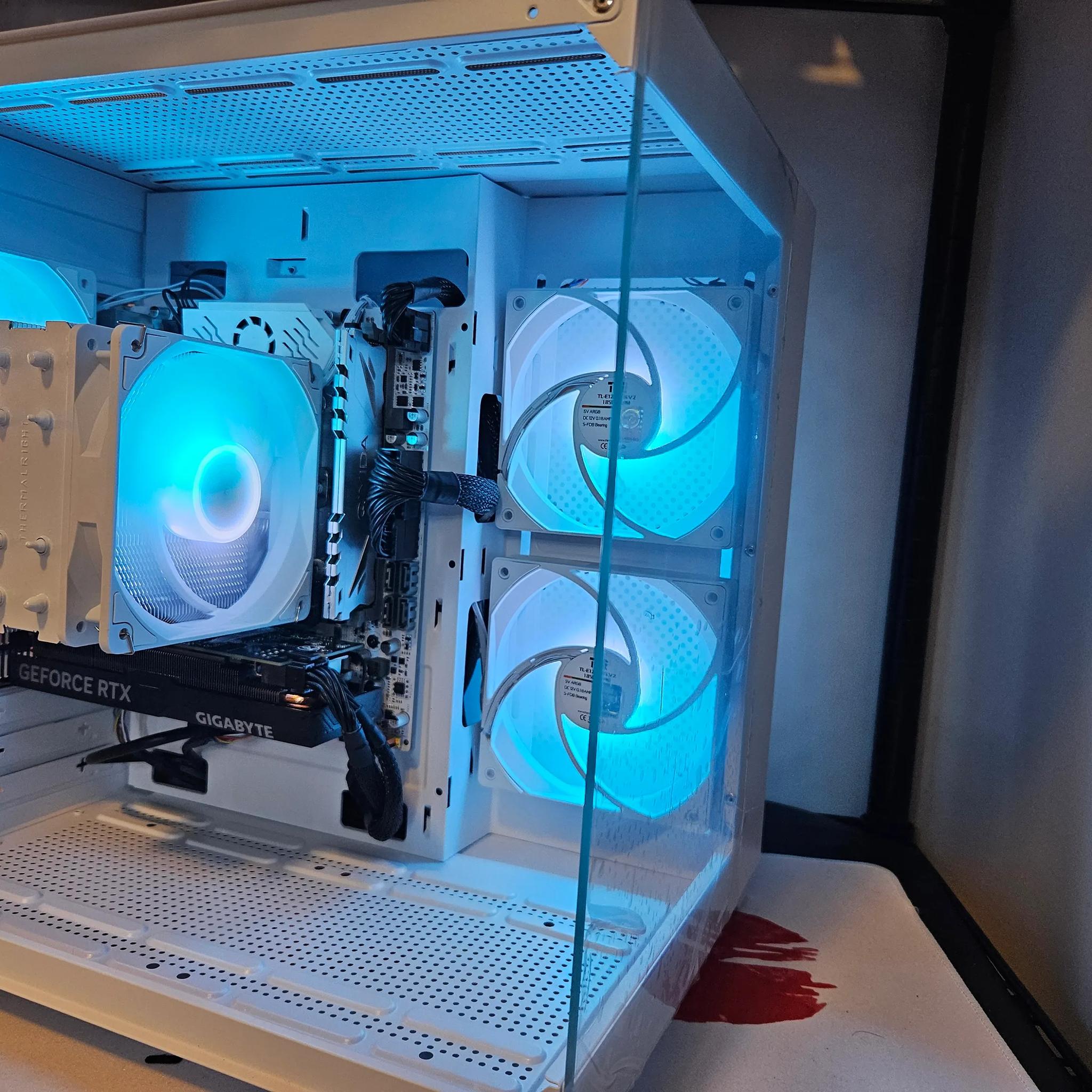 Dent sale Arctic Rig Intel 14 Core / 32GB DDR4 / 2TB SSD / RTX 4060