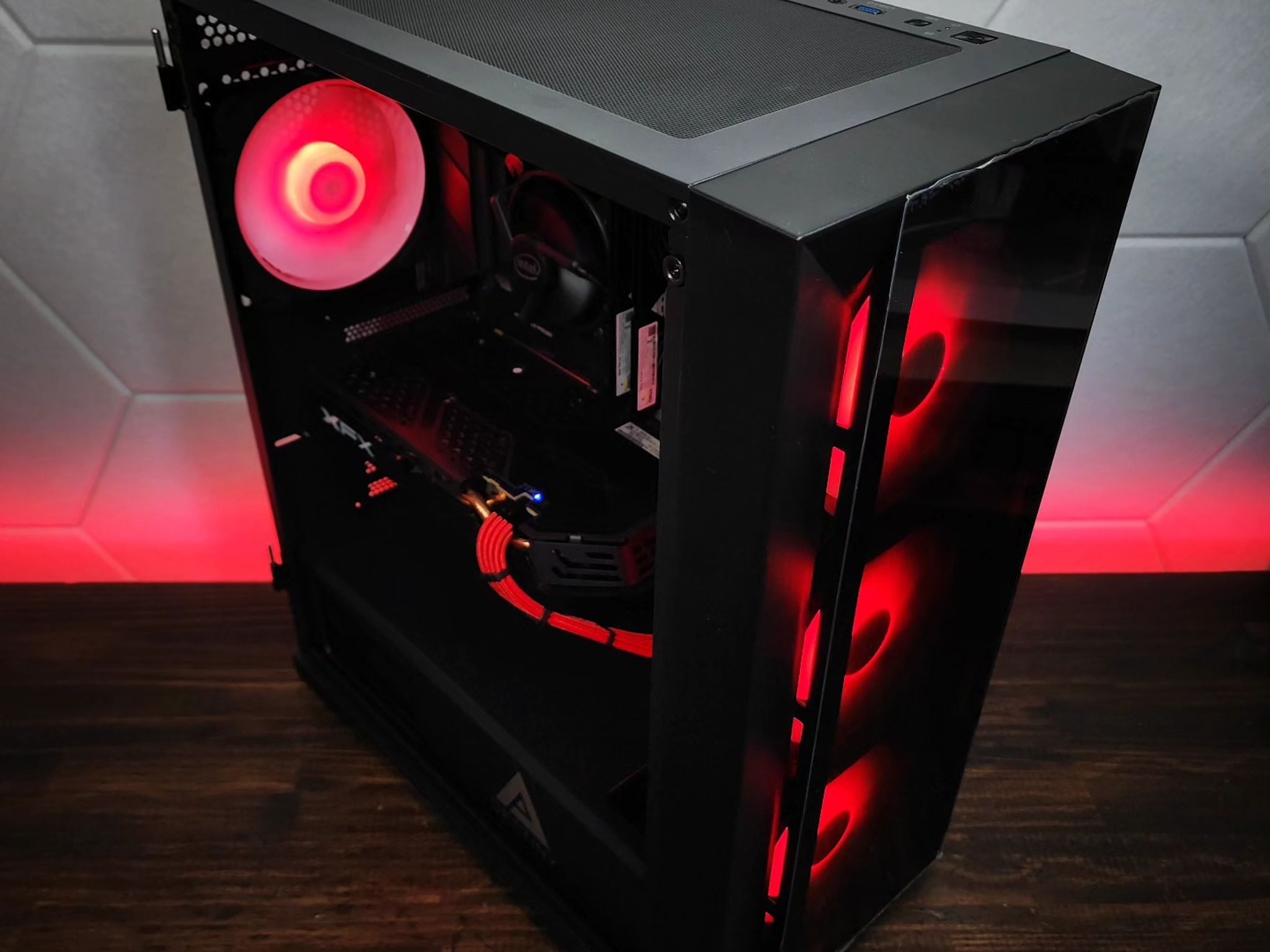 ❤️🖤❤️ RX 580 8GB // Core i3 10100F // 16GB 3600MHz // 500GB NVMe Gen4