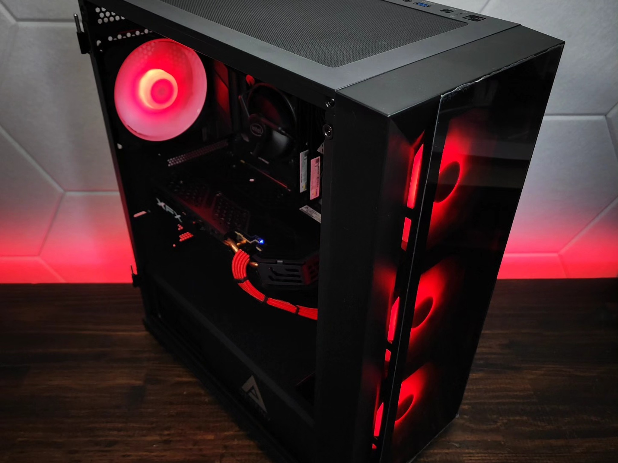 ❤️🖤❤️ RX 580 8GB // Core i3 10100F // 16GB 3600MHz // 500GB NVMe Gen4