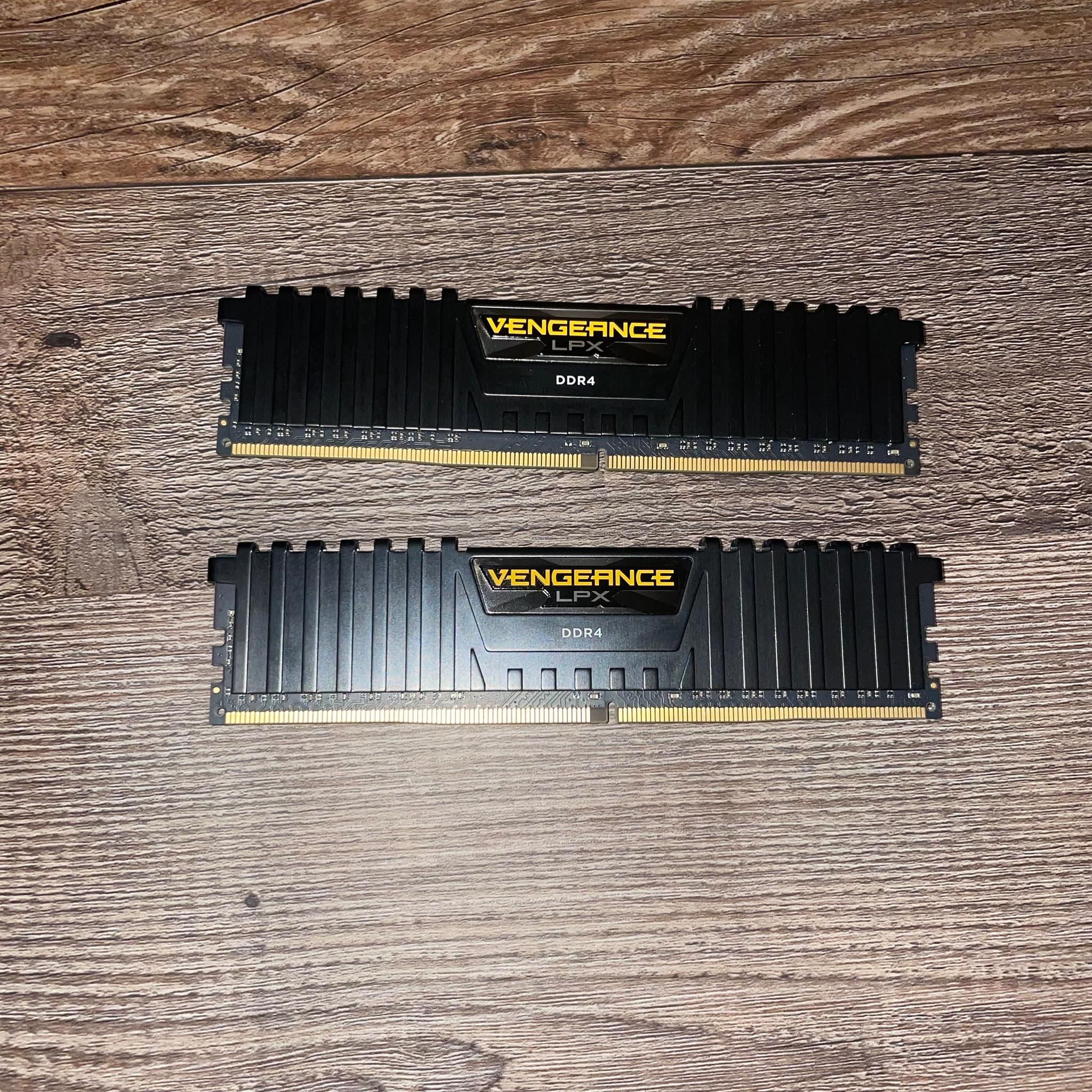 Black Corsair Vengeance DDR4 RAM