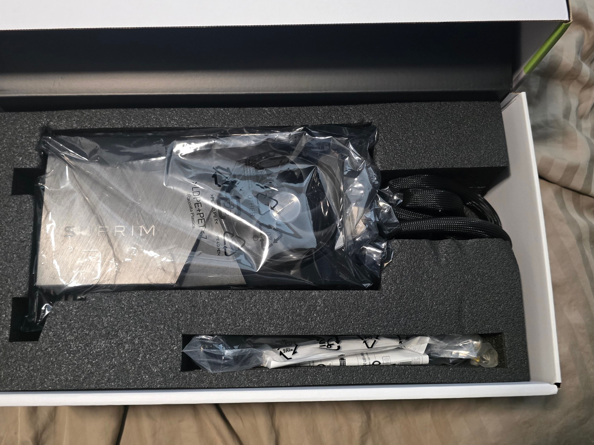 MSI GeForce RTX 5090 32G SUPRIM LIQUID SOC