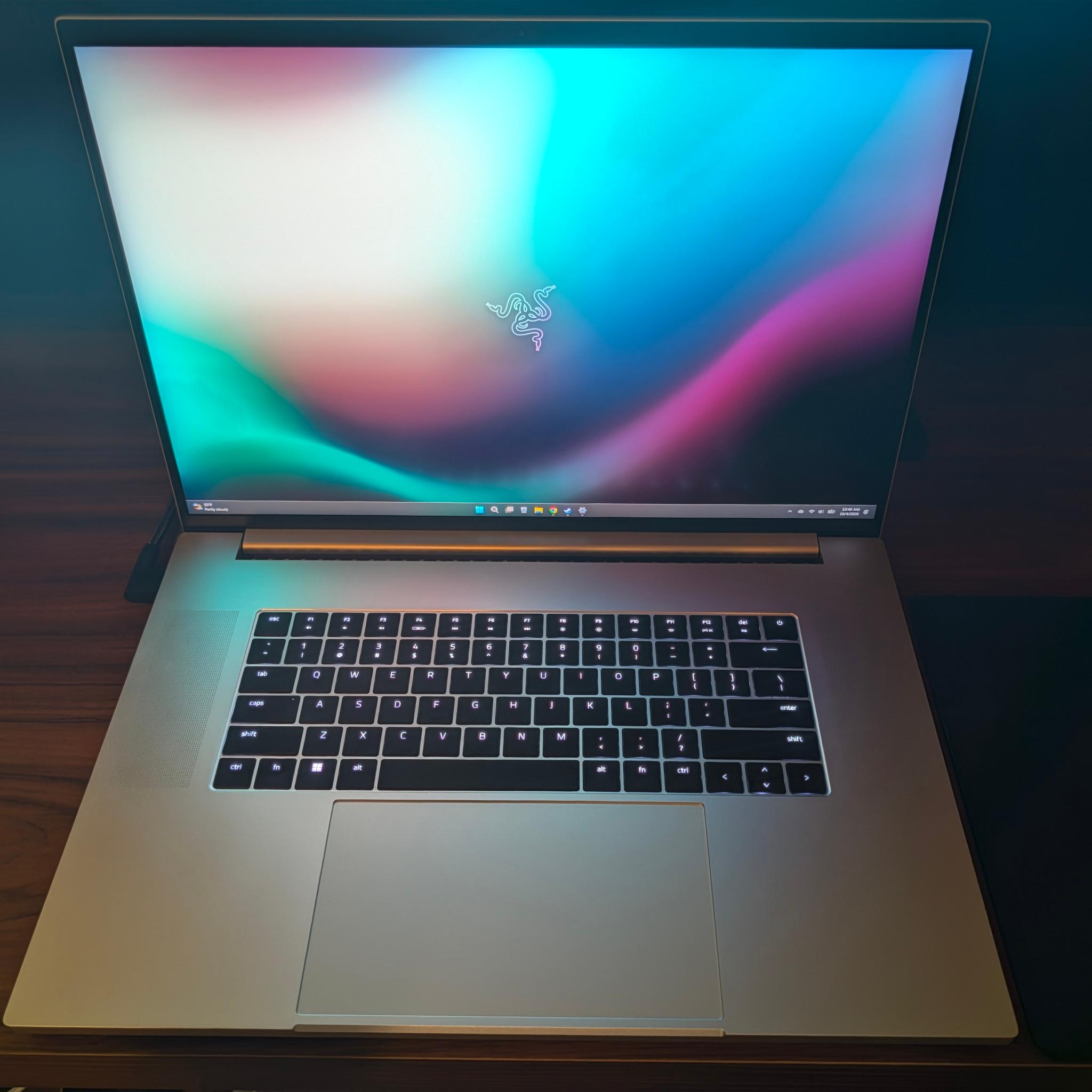 Razer Blade 18 (2024) - RTX 4090 | i9-14900HX | 32GB RAM | 3TB SSD | 1600p 300Hz Mini-LED