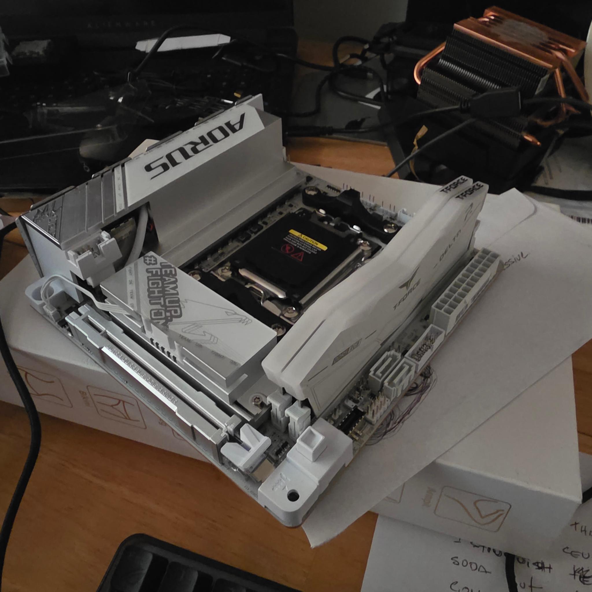 Gigabyte X870i Aorus Pro ICE + 7900X + 16Gb team elite RBG White