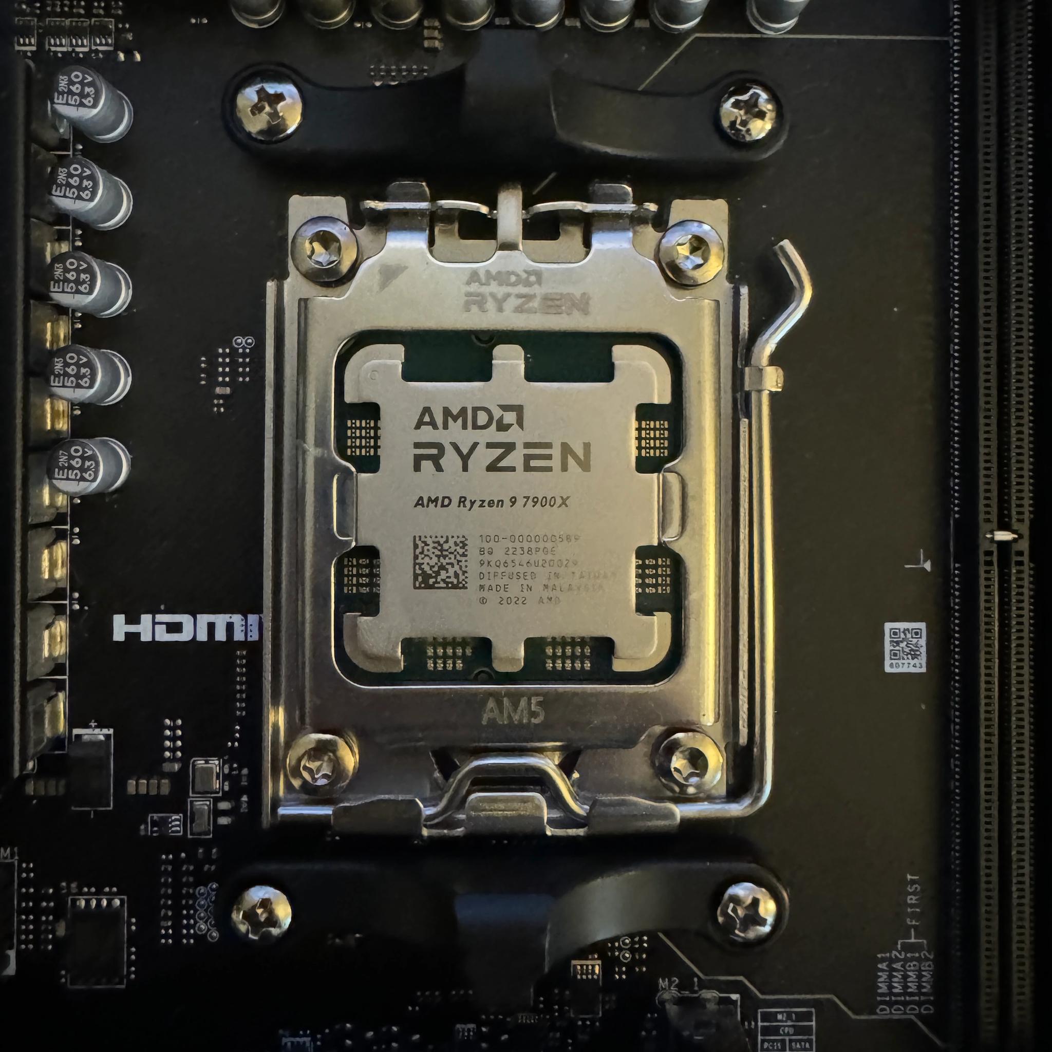 Bundle! Ryzen 9 7900X + B650 MAG Tomahawk WiFi & 32GB DDR5