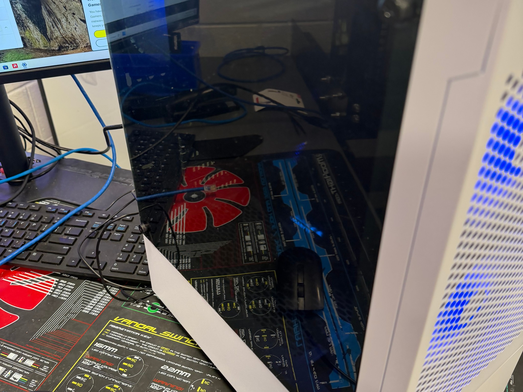 Lightning in a bottle!! Custom Gaming PC Build