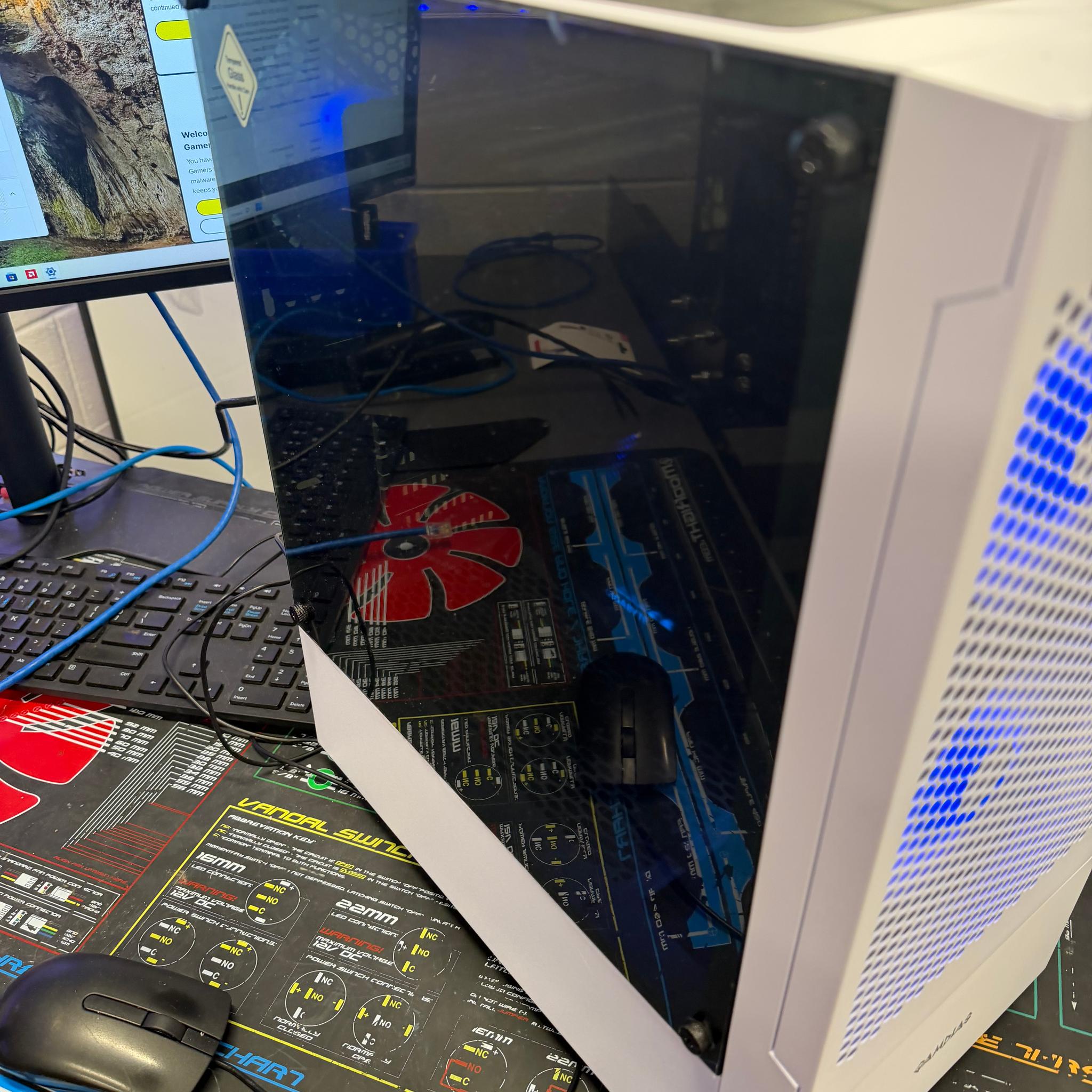 Lightning in a bottle!! Custom Gaming PC Build