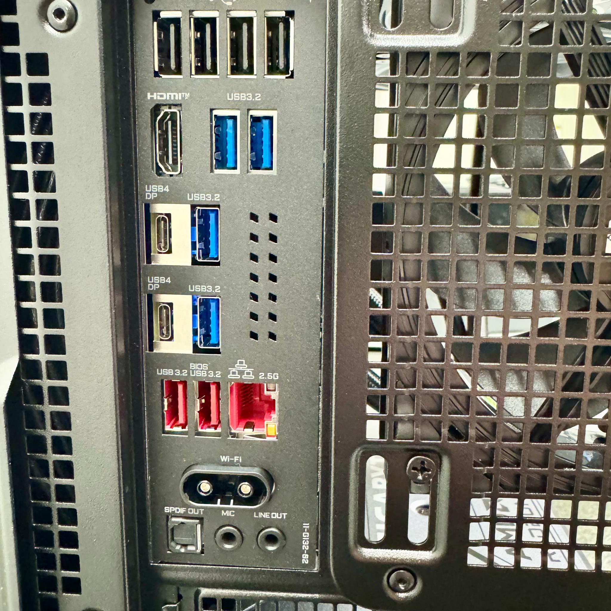 LOCK IN 🥜🔥 RX 9070 XT 16GB | Ryzen 7700X | 32GB DDR5 6400MHz CL32 | 2TB SSD m.2 | Win 11 Pro | WiFi7