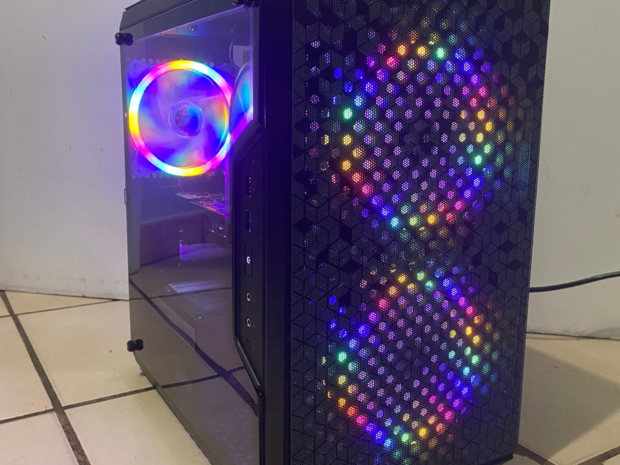 Gaming PC - GTX 980, I5 6500, 16GB DDR4, WIFI, BLUETOOTH, RGB, BLACK, SSD, HDD.