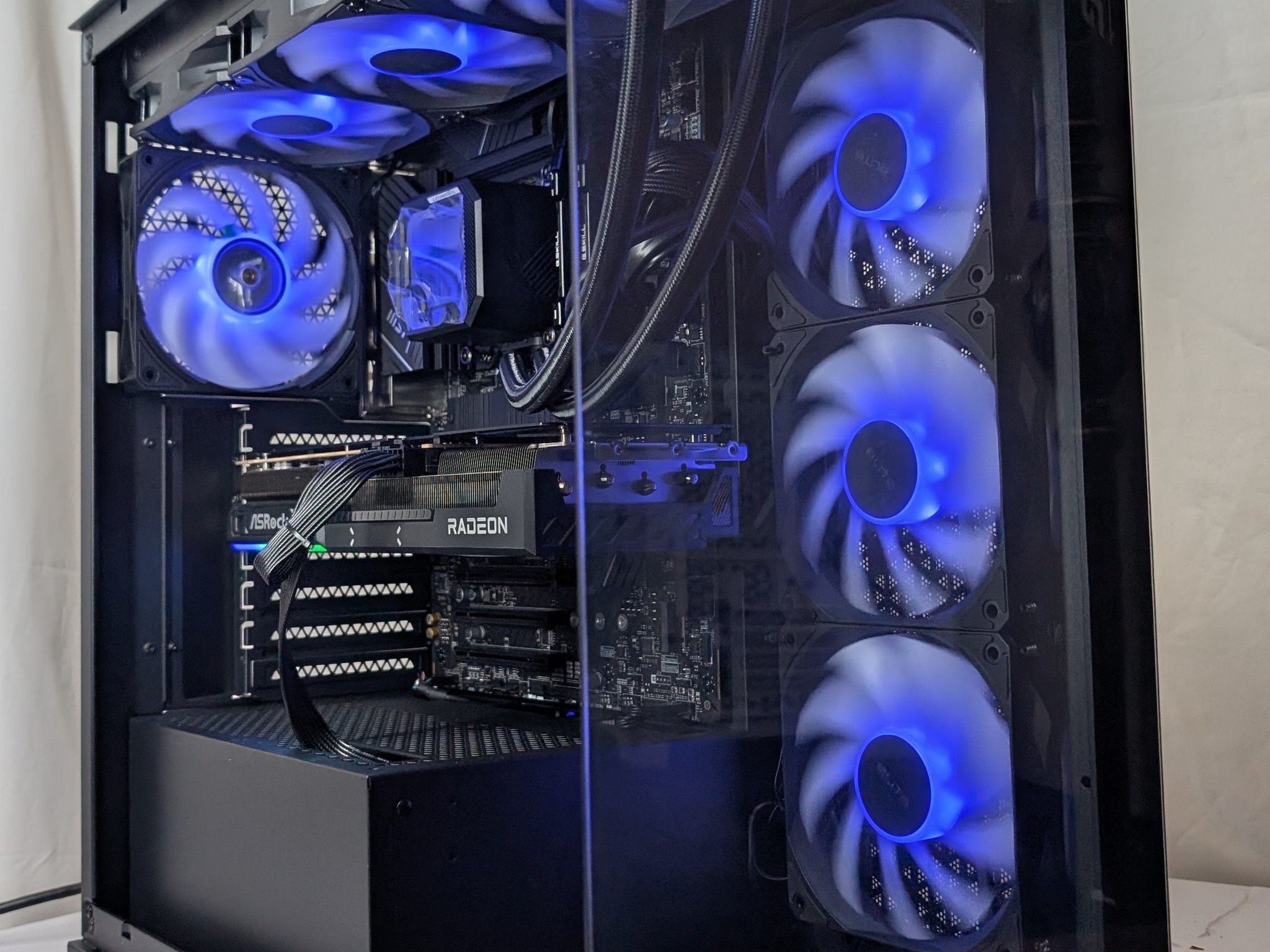 RX 9070 | I7 13700K | 1TB NVME | 32GB DDR4 | 850W