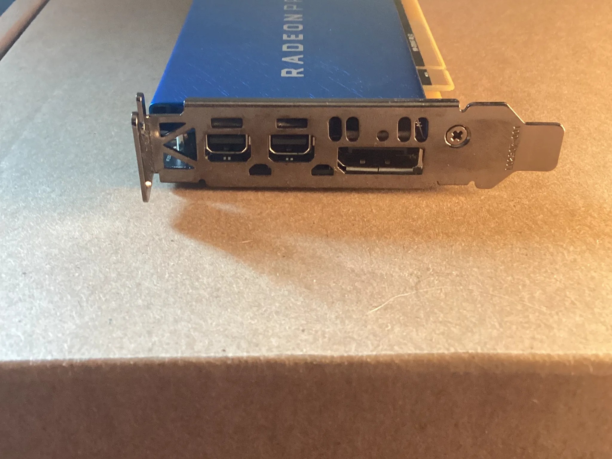 AMD Radeon Pro WX 3100 Low Profile
