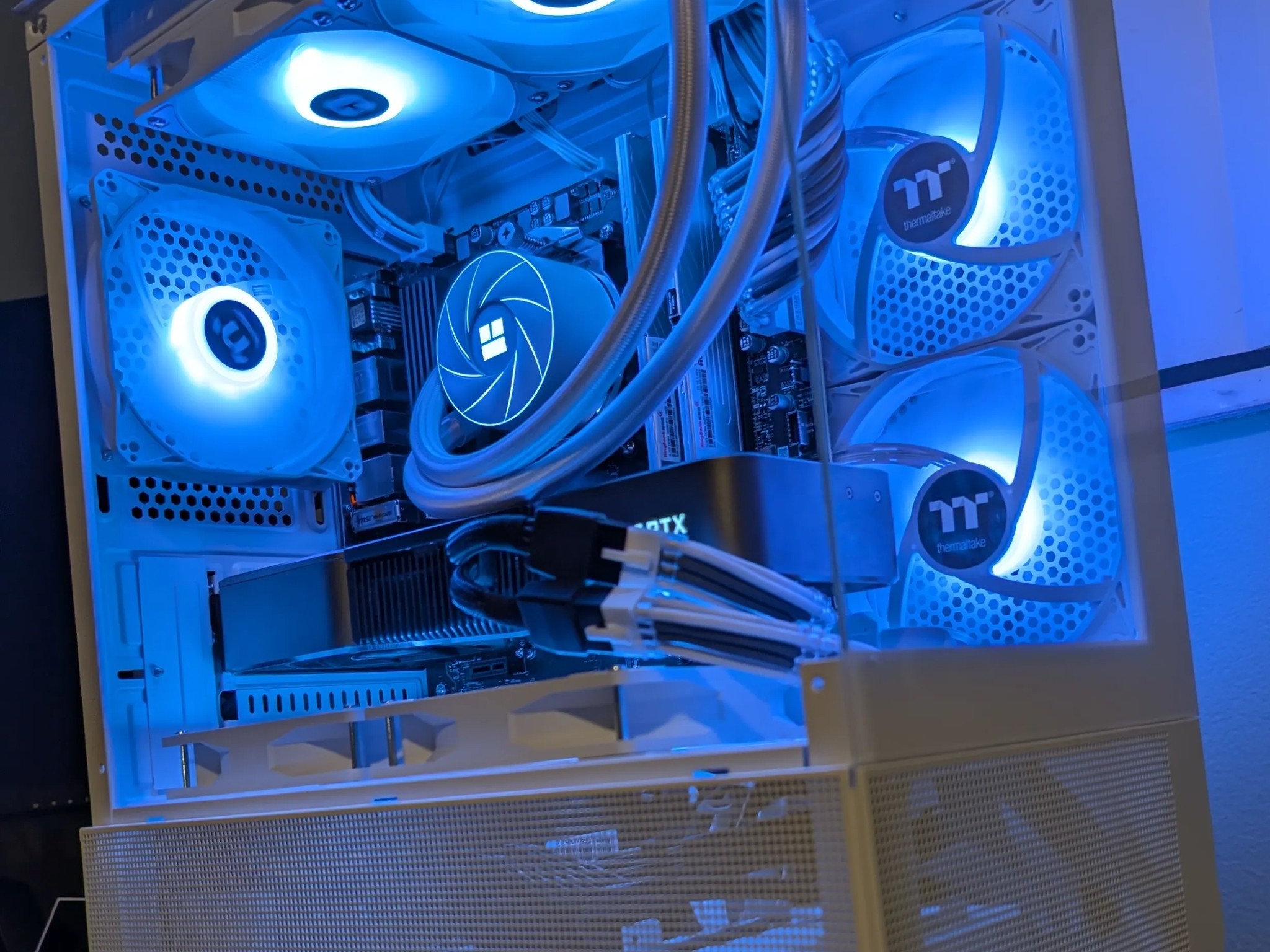 Compact High Perf Gamer - RTX 3080ti | R 7 5700x3d | 32 GB DDR4 3600 | 1 TB NVME
