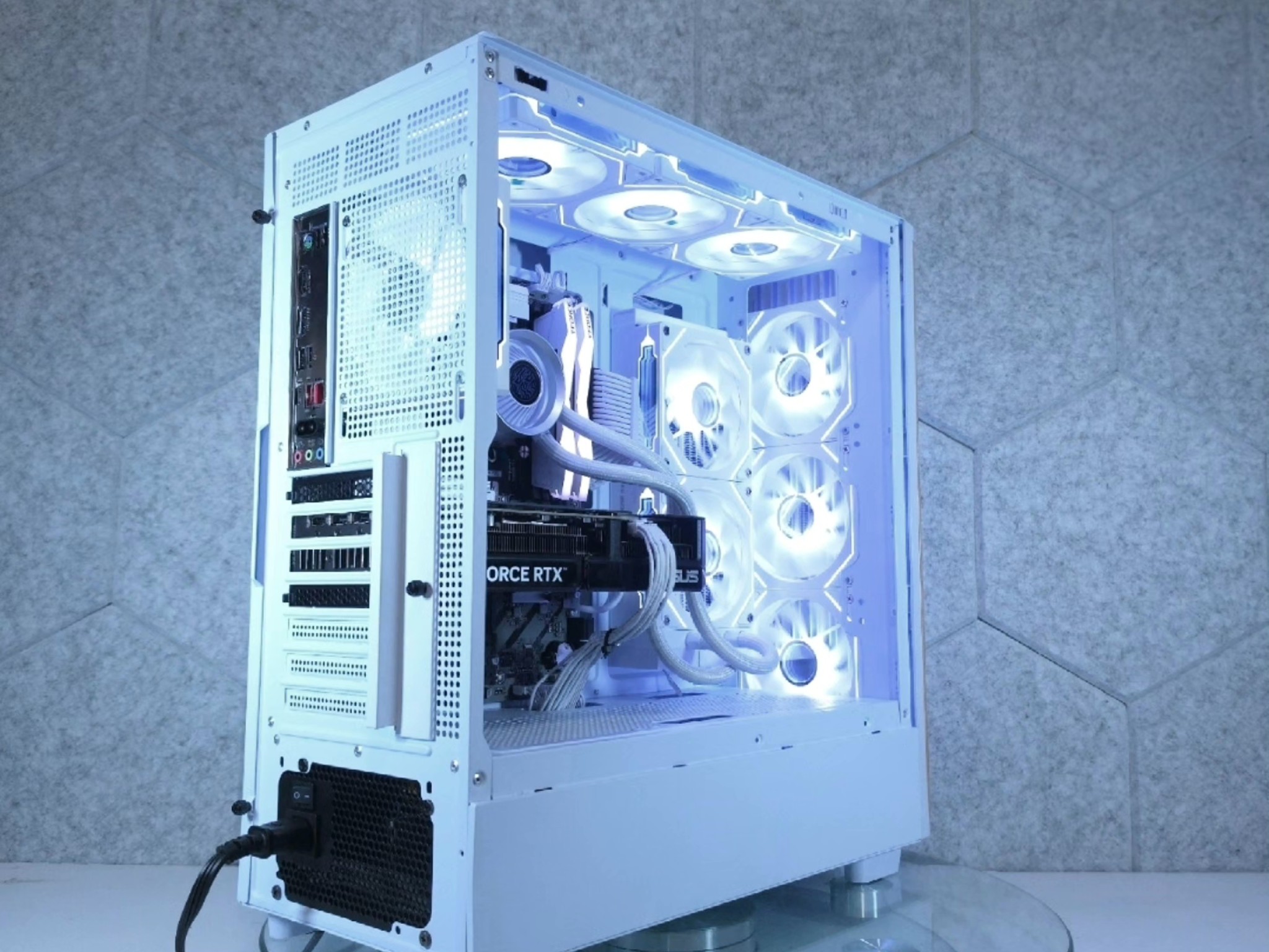 ASUS RTX 5070 🤍 Core Ultra 7 265F