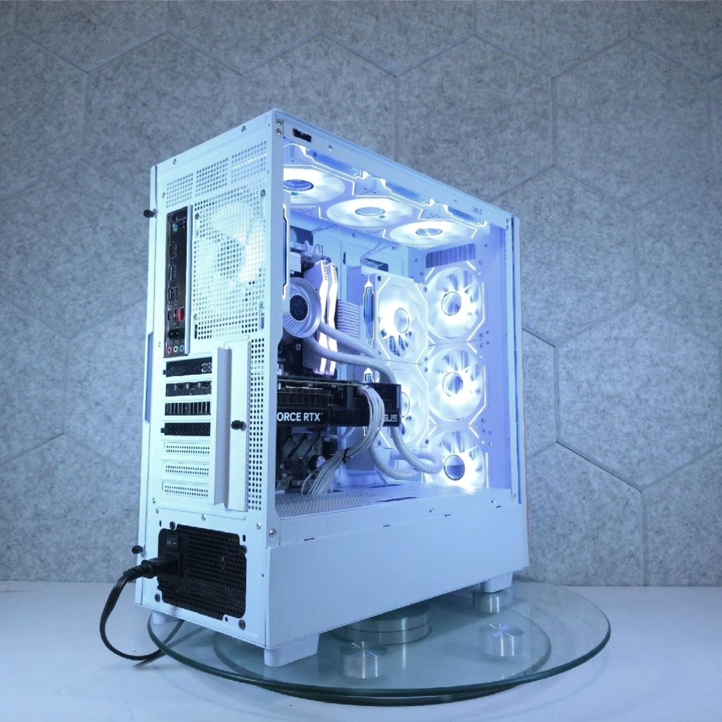 ASUS RTX 5070 🤍 Core Ultra 7 265F