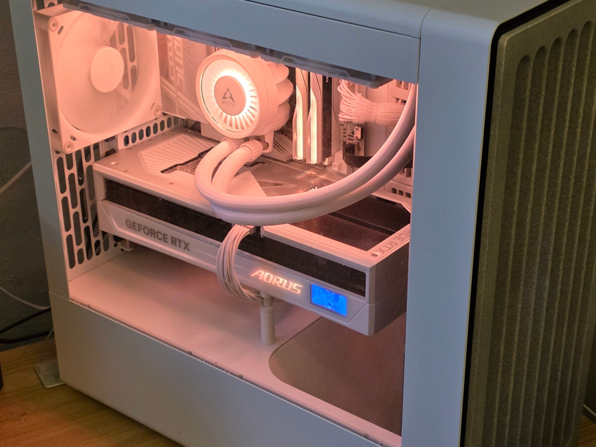 GIGABYTE AORUS GeForce RTX 5090 MASTER ICE 32G