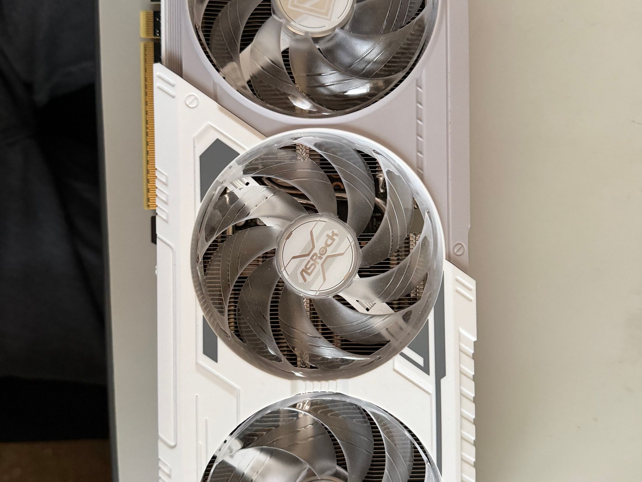 ASRock 9060 XT 16GB OC Steel Legend(White)