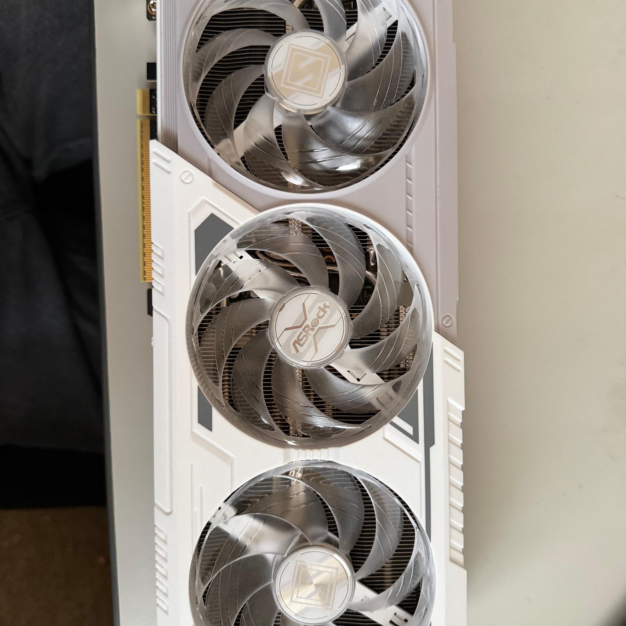 ASRock 9060 XT 16GB OC Steel Legend(White)